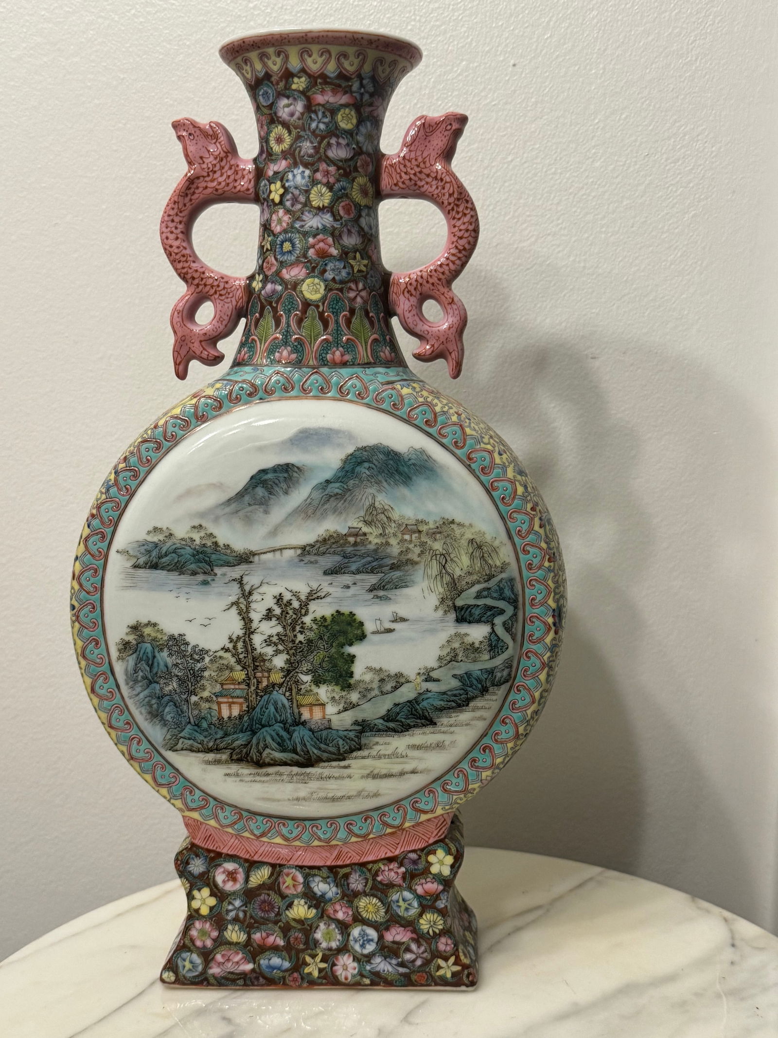 Fine Qing dynasty porcelain moon flask vase (1 of 5)