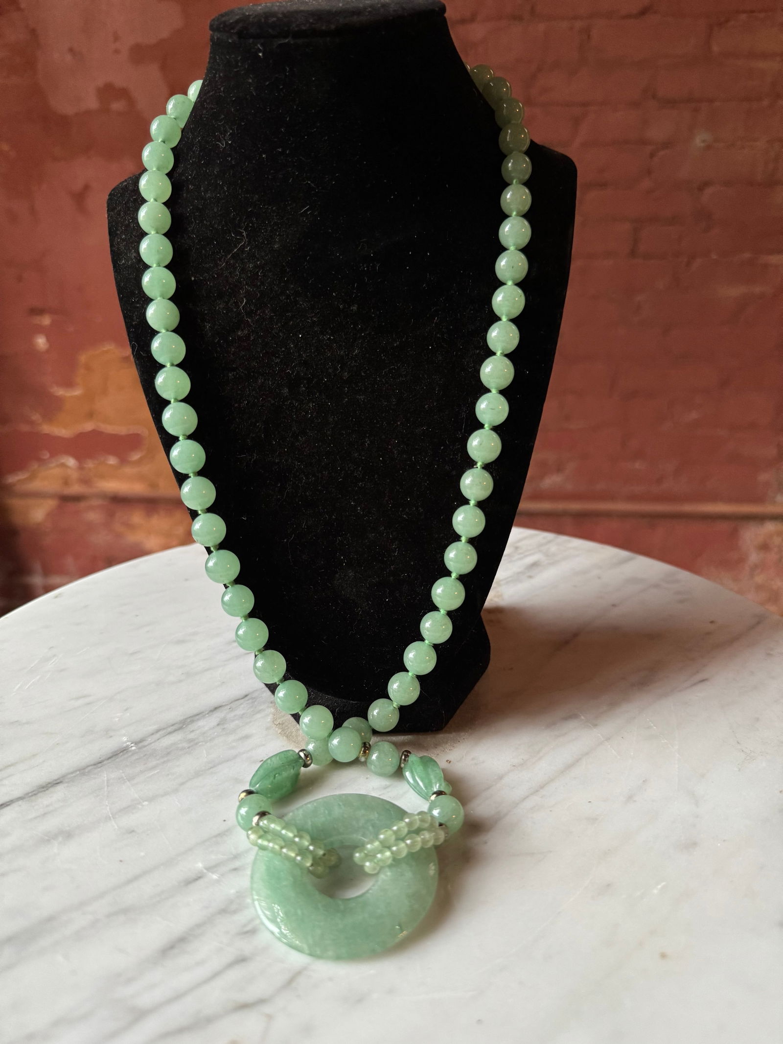 Beautiful Chinese Jade Necklace Art deco (1 of 2)