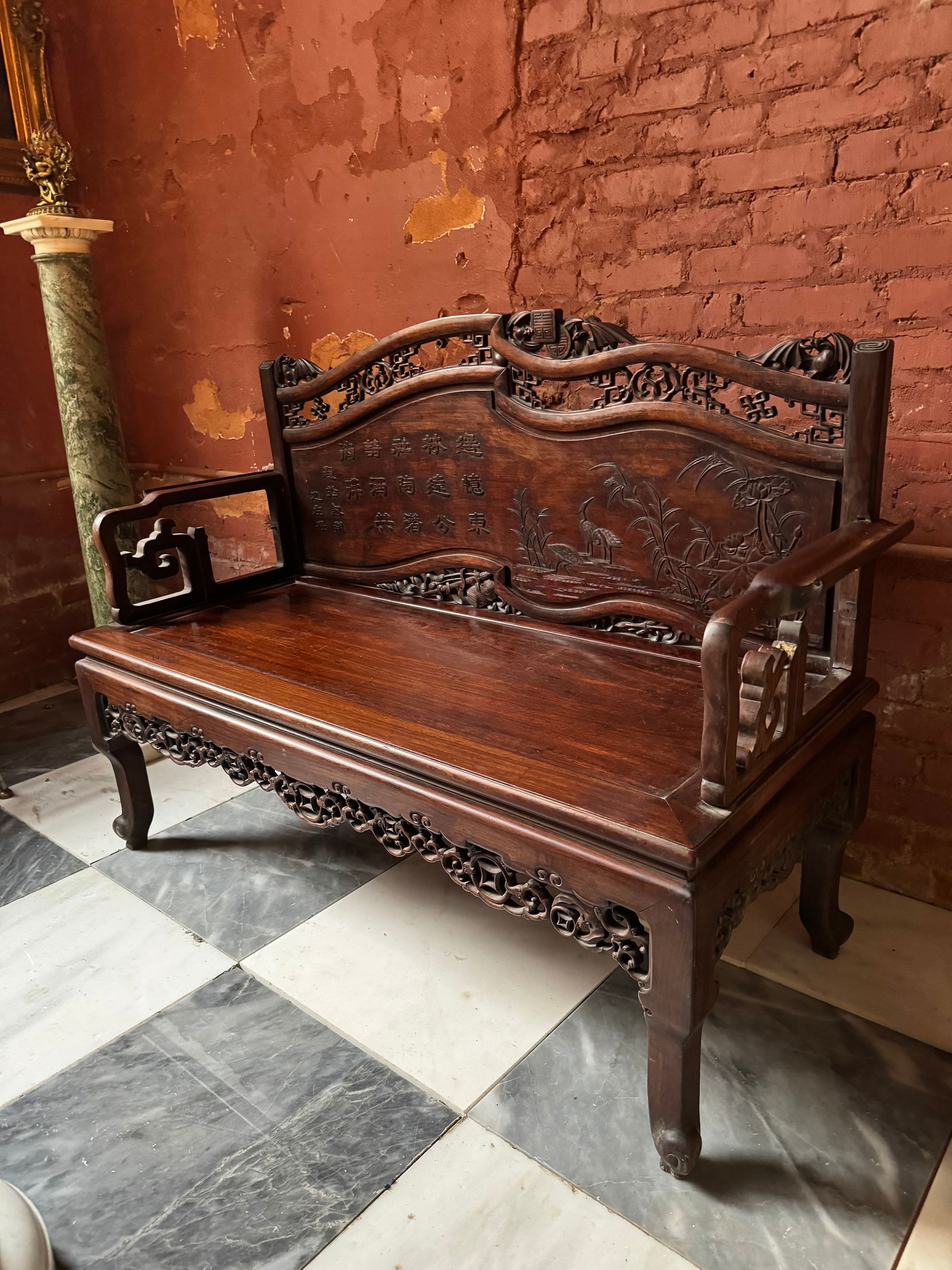 Fine Qing Dynasty Hardwood carved sofa: Very fine Chinese hardwood Qing dynasty carved sofa.