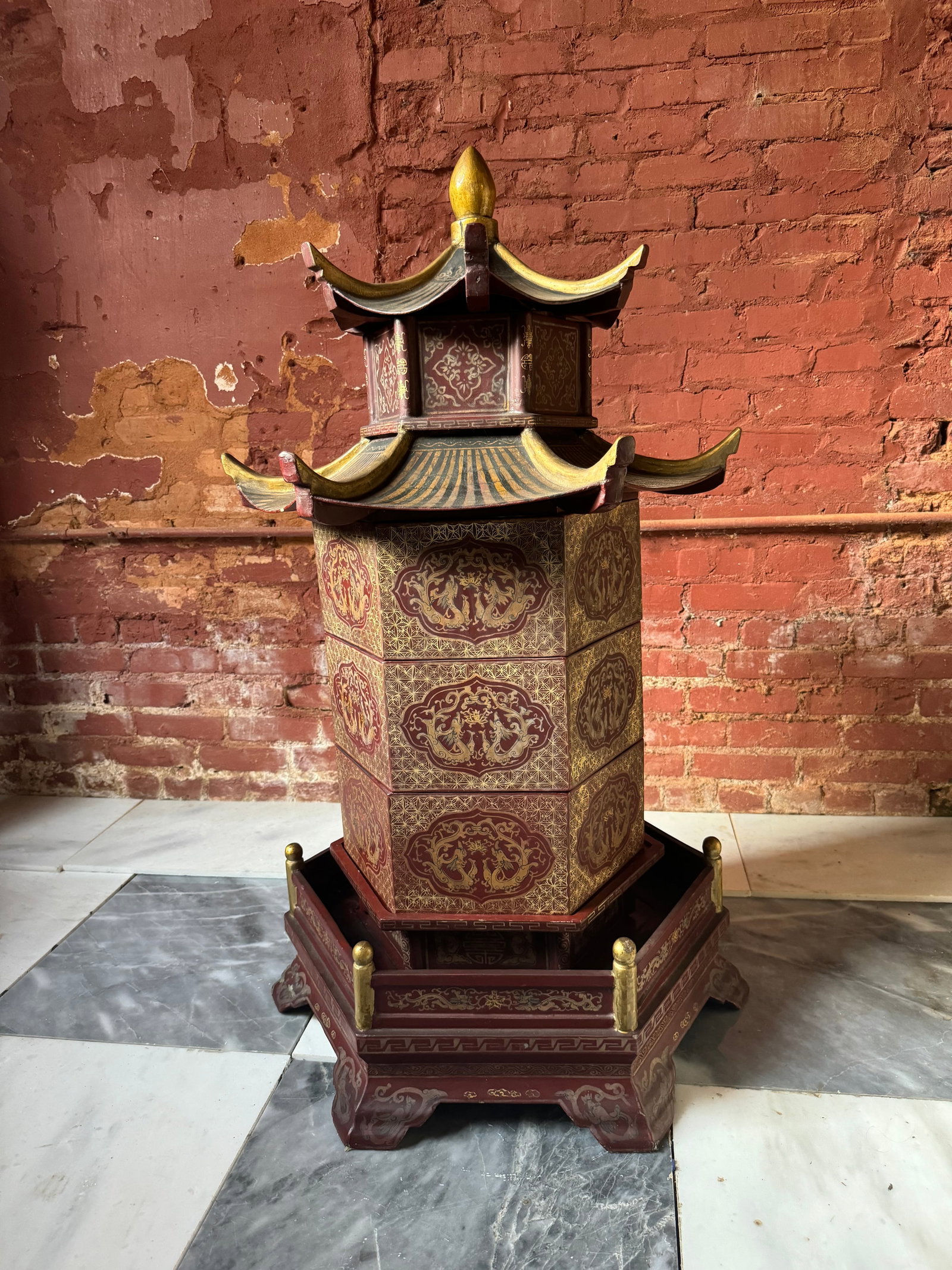 Qing Dynasty Chinese lacquer: Large Qing dynasty Chinese lacquer pagoda stacking cabinet
