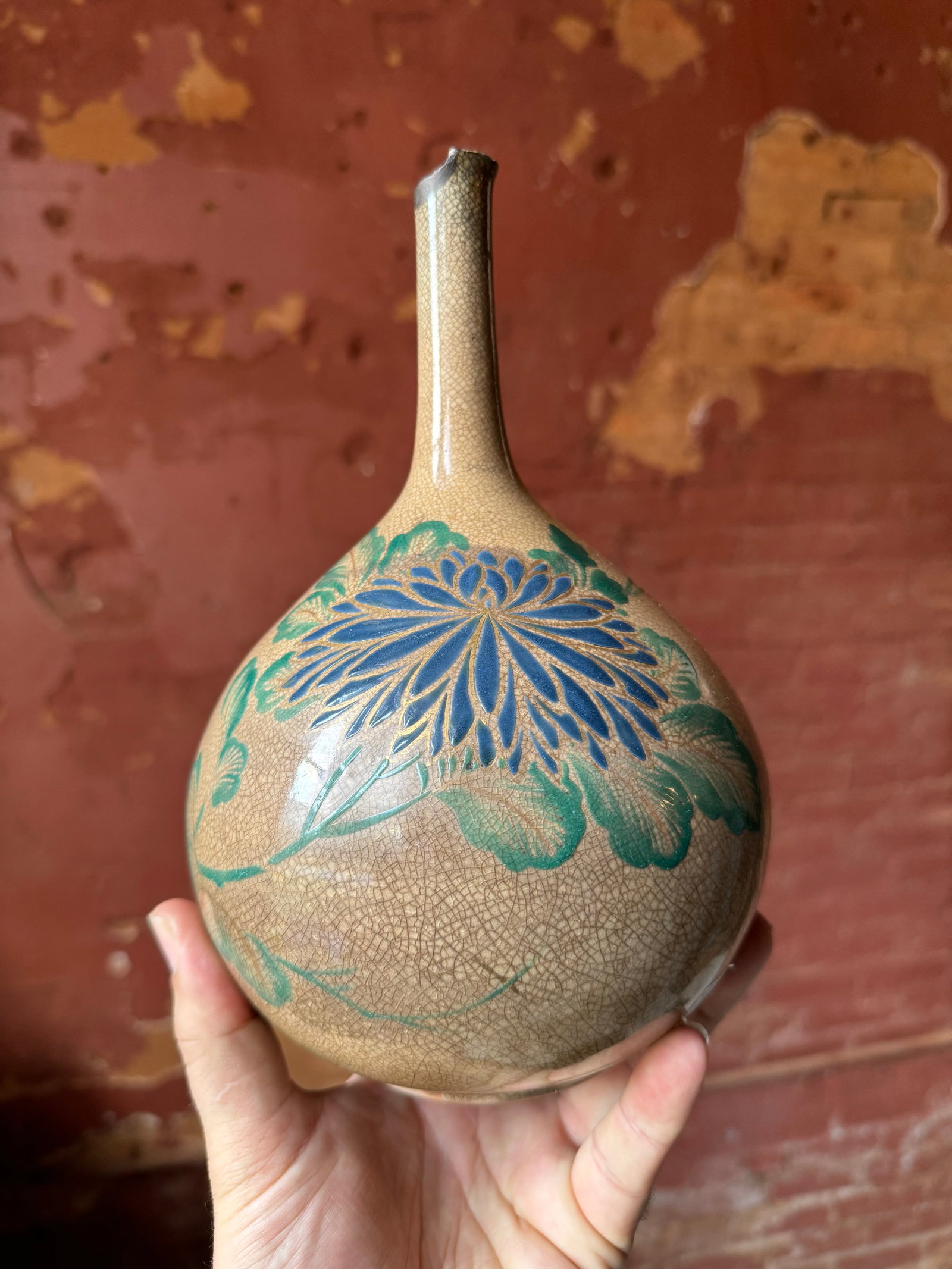 Japanese Edo Period kyomizu pottery Kyoto: Early Japanese Edo period vase featuring chrysanthemum. Damage to rim. A fine 18th century example of Kyomizu pottery from Kyoto. From a fine southern collection