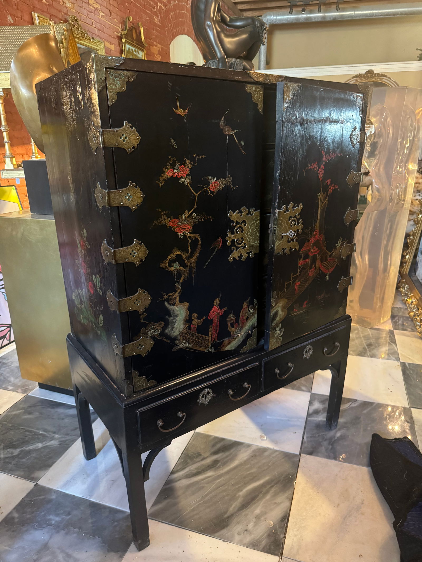 Fine 18th century English Asian cabinet: Beautiful 18th century English queen Anne, Asian cabinet
