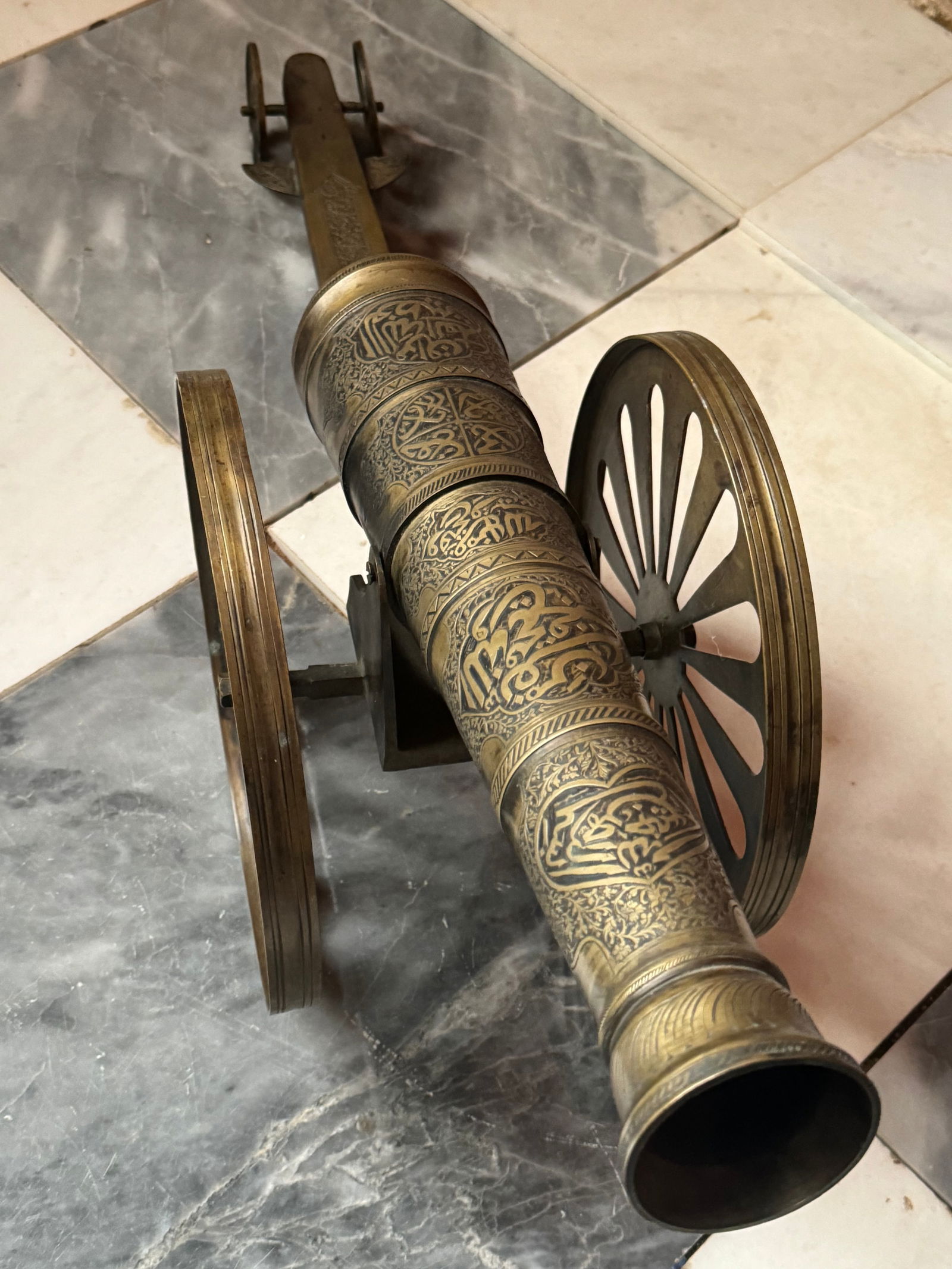 Antique Islamic Persian sculpture: Fine antique Persian possibly Kajar dynasty sculpture