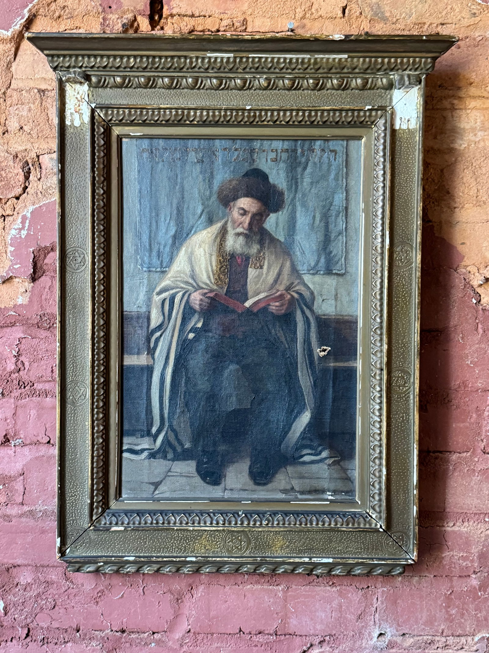Important Isador Kaufman Judiaca painting: Important Judica painting attributed to Isador Kaufman. An exquisite example of his work depicting a Rabbi deep in study and contemplation in the synagogue. Retaining its original Isador Kaufman desig
