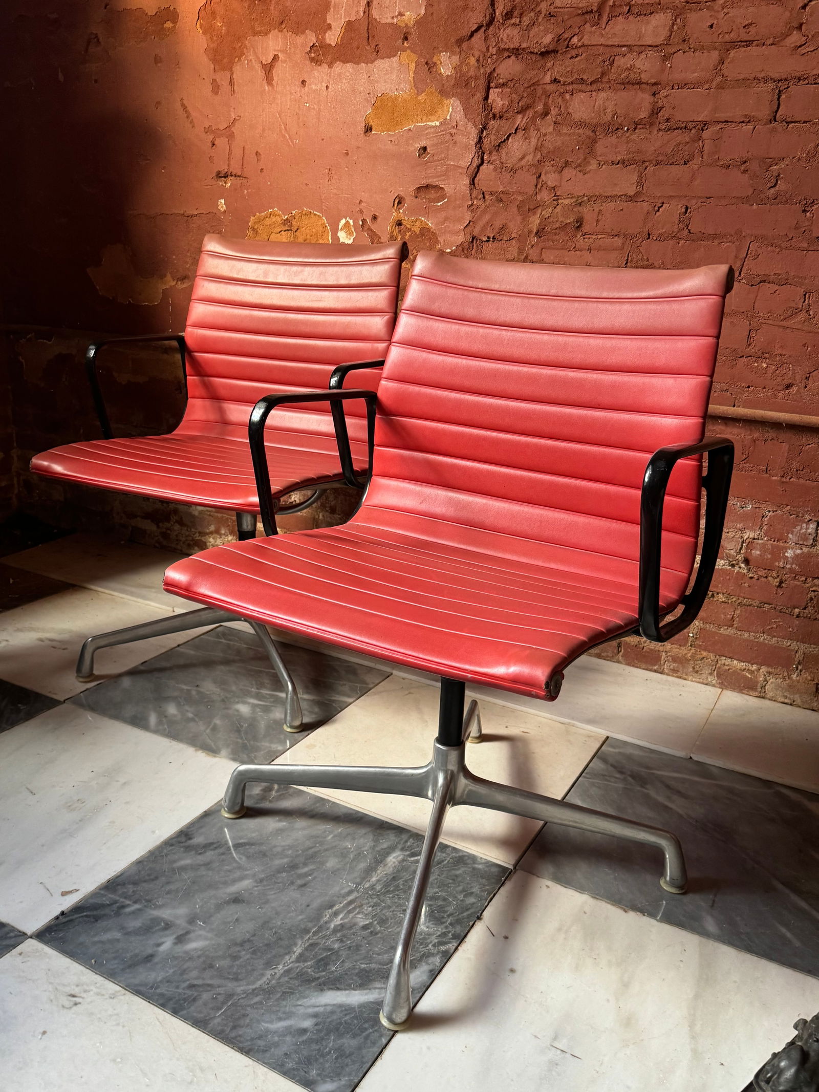 Mid Century Modern Herman Miller Eames aluminum group Chairs (1 of 6)