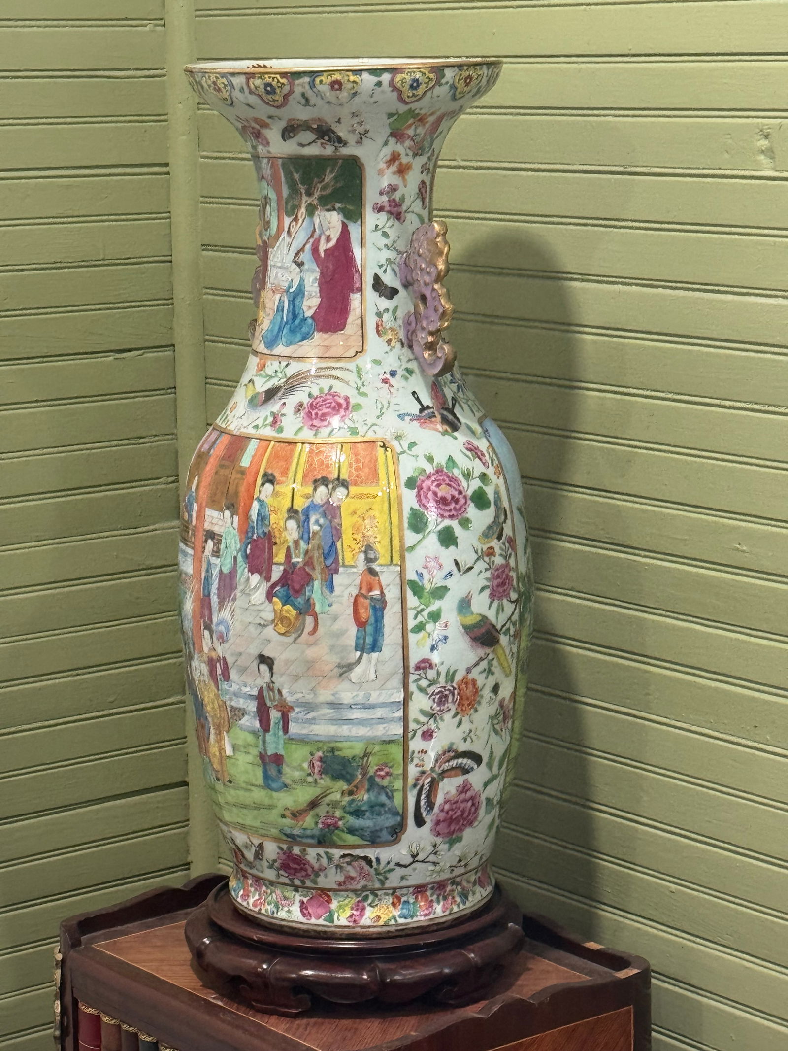 Large early Rose medallion 19th century Qing Dynasty Vase: Fine 1830’s-50’s Qing dynasty Rose medallion vase. Exceptionally fine. Not your average rose, medallion vase. Of a large scale. From a prominent south Florida Estate.