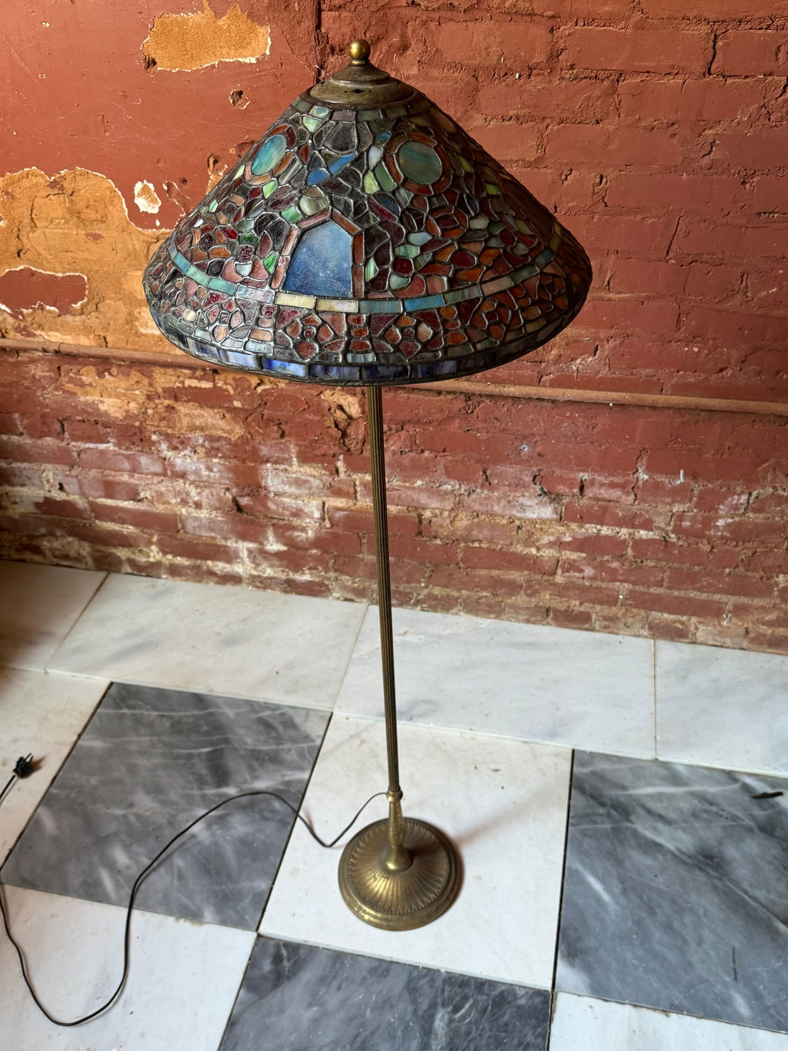 Rare Tiffany Studio Gilt Floor Lamp: Rare Tiffany Studios Gilt floor lamp featuring a fine Russian pattern shade. The shade features exceptional iridescent glass throughout. The fine Tiffany Studios gilt base telescopes, and retains its