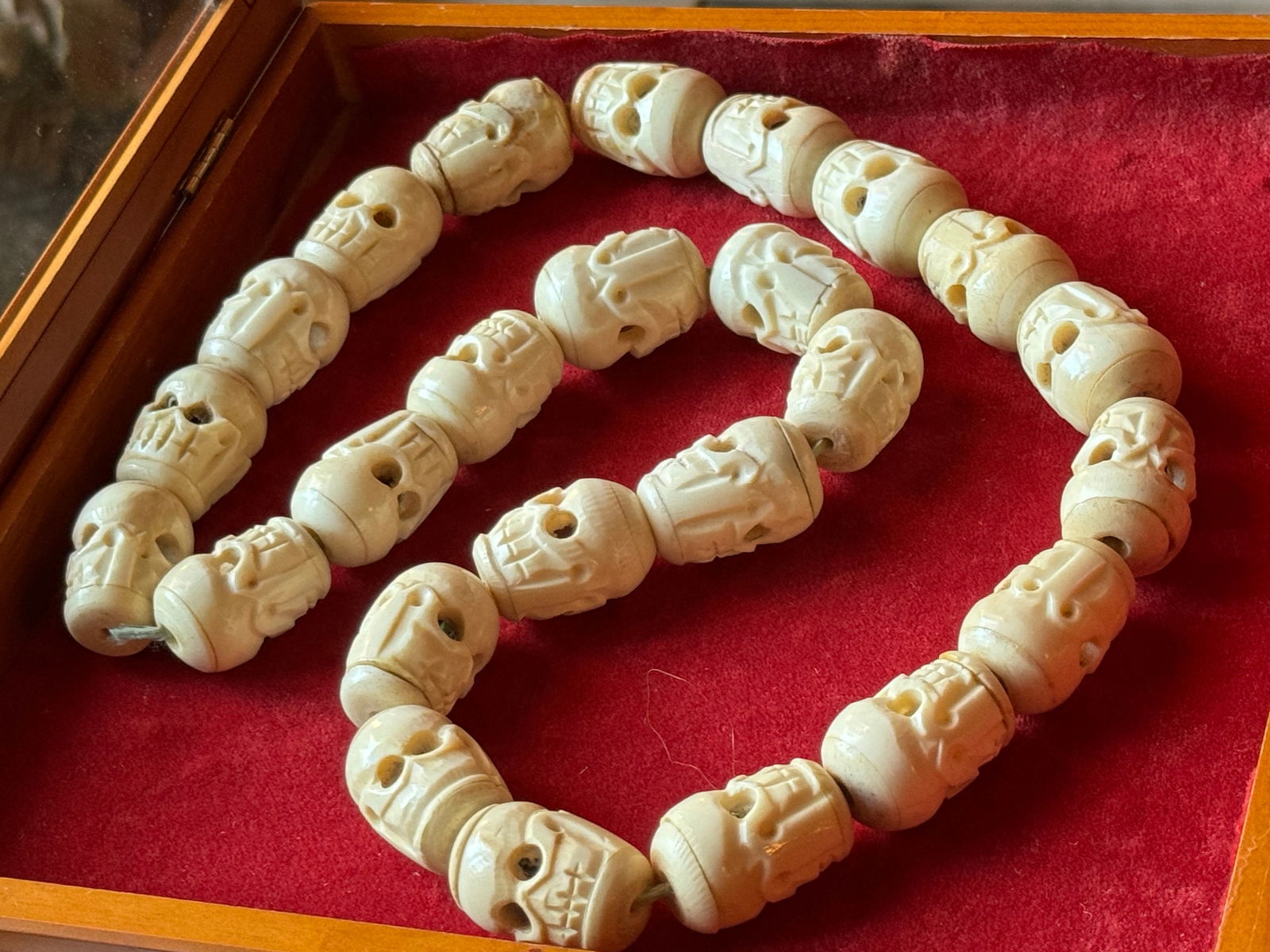 Rare 18th/19th century Qing Dynasty Tibetan Prayer Necklace hand carved: Fine antique 18th-19th century exquisitely carved Tibetan prayer necklace. Retaining a beautiful and warm patina throughout. The signs of devotional wear. Acquired in the 1920s or 30s from the familie