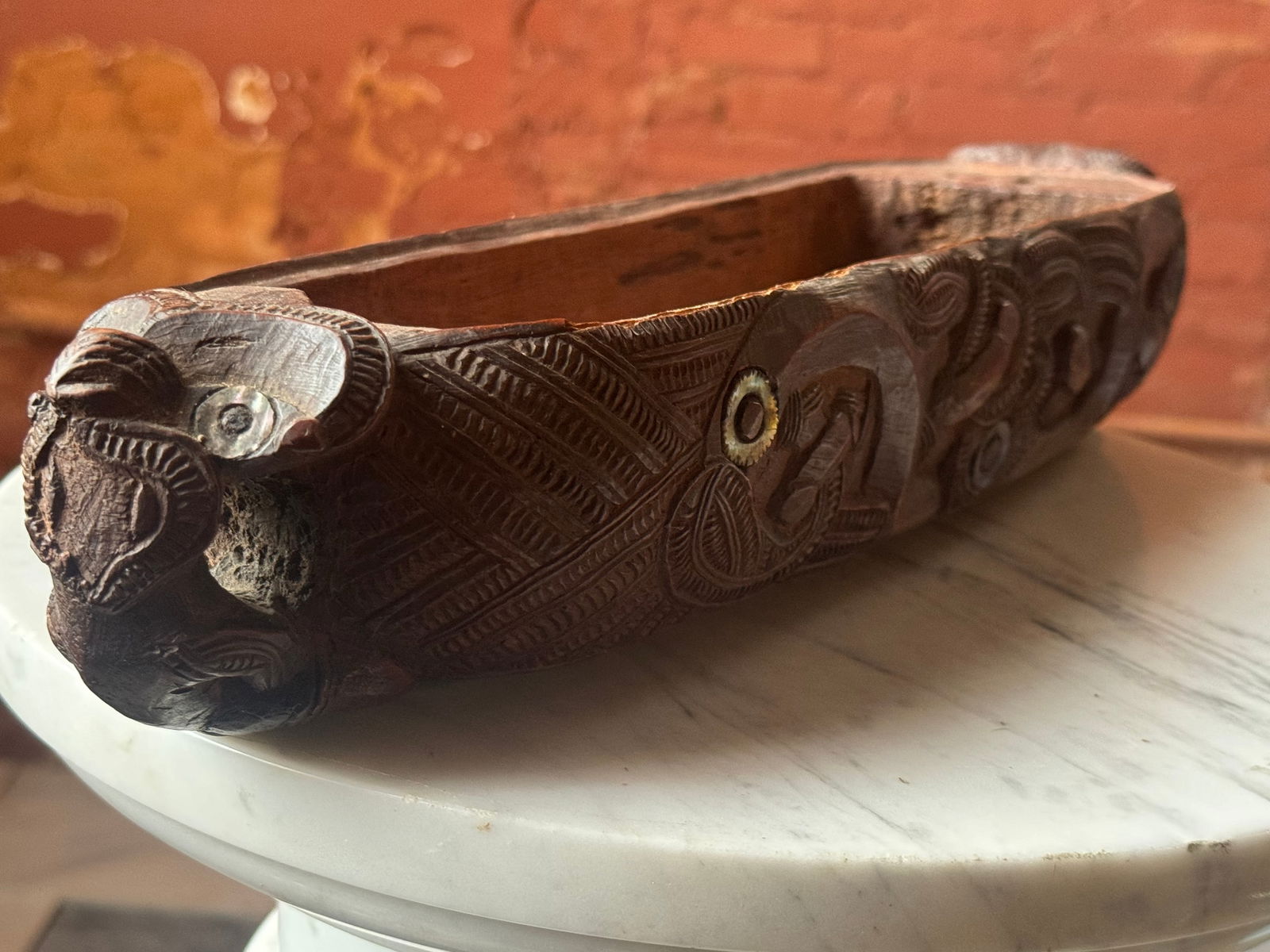 Fine Maori treasure box 18th century: Important 18th/19th century Maori Treasure box. A beautiful early example. Lacking its lid but still a powerful representation of Maori carving. Originally, treasure boxes were designed to be suspende