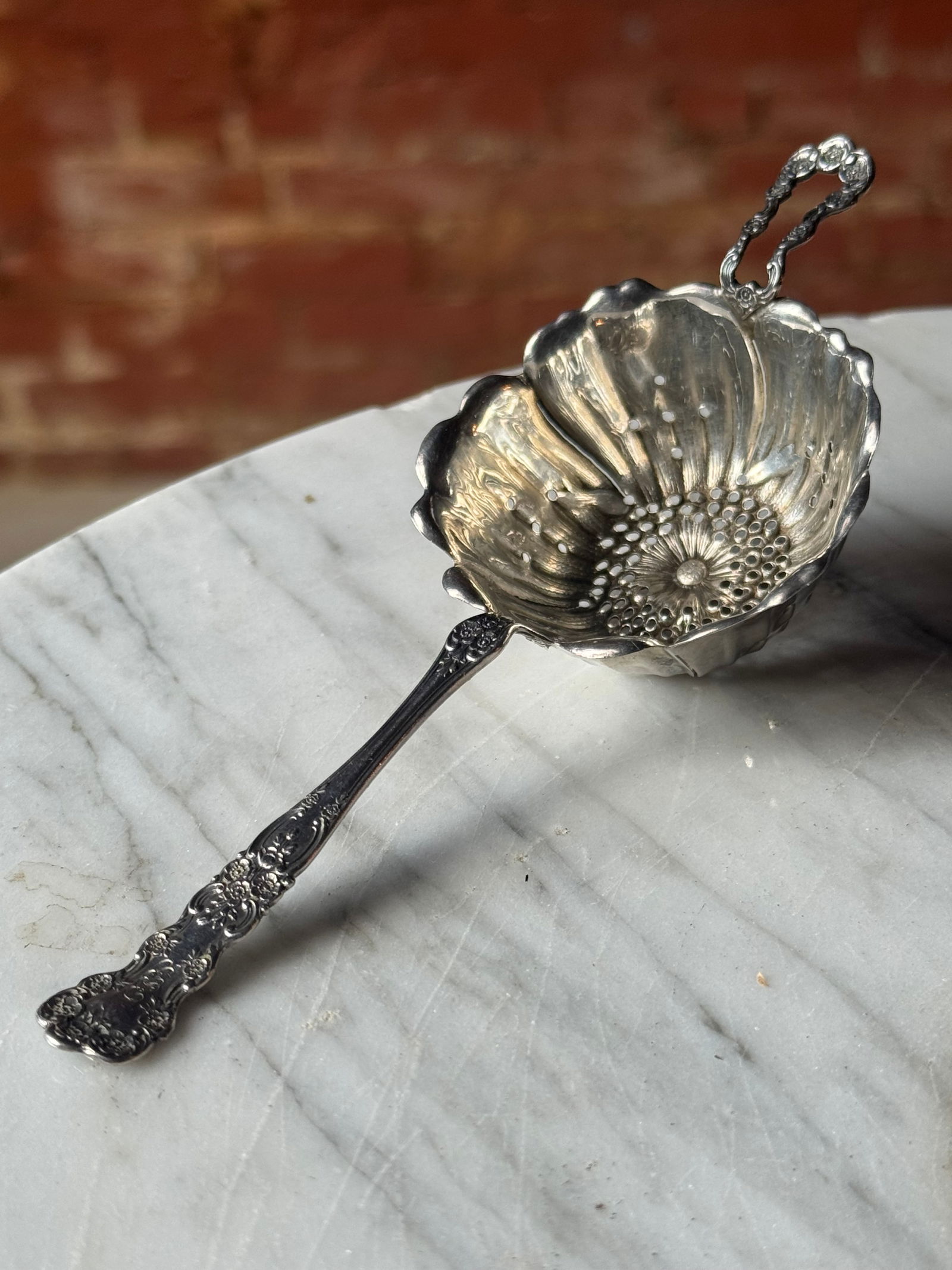 Art Nouveau Sterling Silver tea strainer oriental poppy: Fine antique Art Nouveau Sterling silver tea strainer in the form of a poppy blossom. Hey beautiful emblematic 1890s art nouveau design. Weight and measurement to be added shortly.