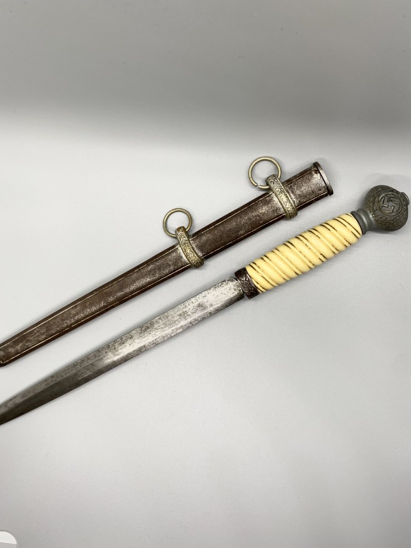 GERMAN NAZI LUFTWAFFE DAGGER WITH SCABBARD WW2: German WWII 2nd Model Luftwaffe Dagger Unmarked- A wartime produced 2nd Model Luftwaffe Dagger, it doesn't have a maker mark. The dagger has all aluminum fittings, being a slightly lighter attractive