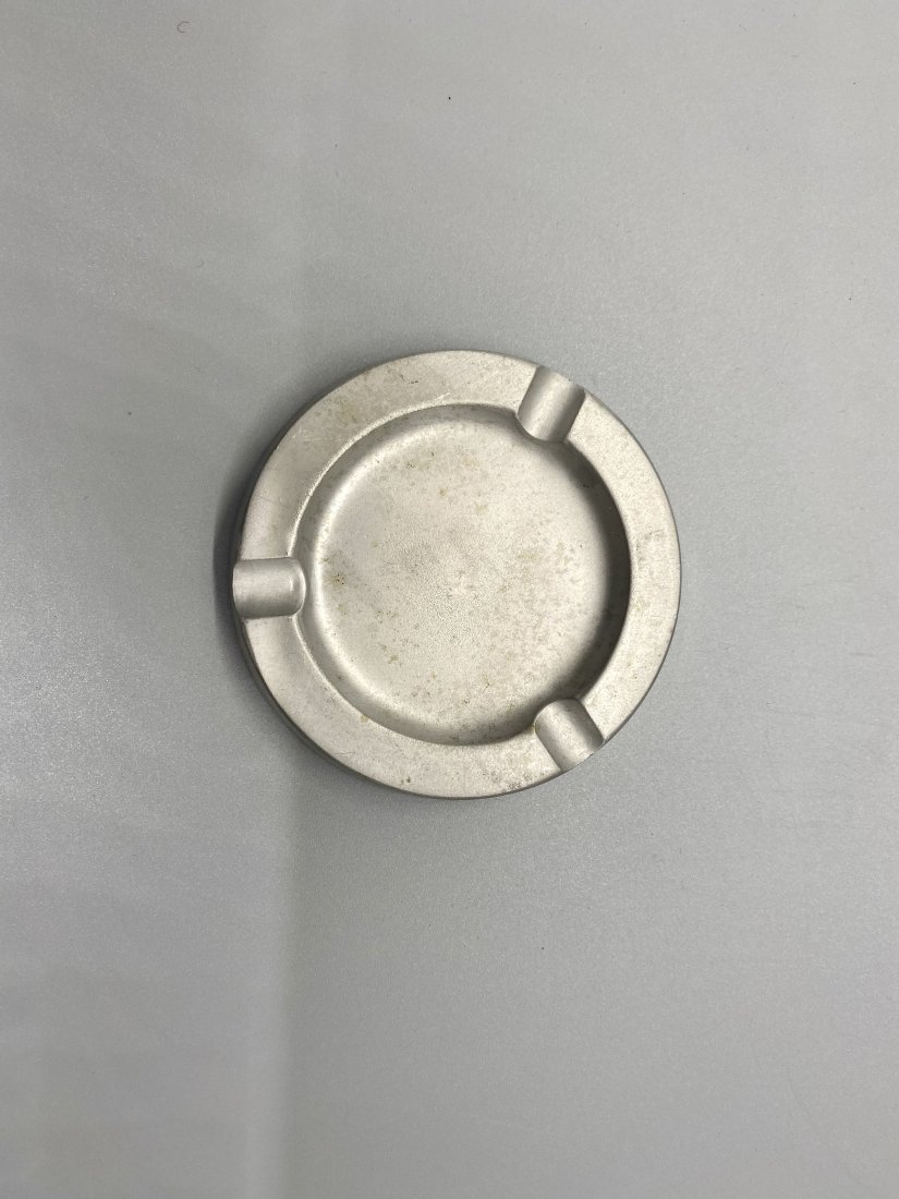 WEHRMACHT ASHTRAY GERMAN NAZI WWII: German ashtray with stamp. Were used in the canteens of the wehrmacht. With clear traces of use. Photos are part of the description. Nice addition to the collection as a supplement / display.