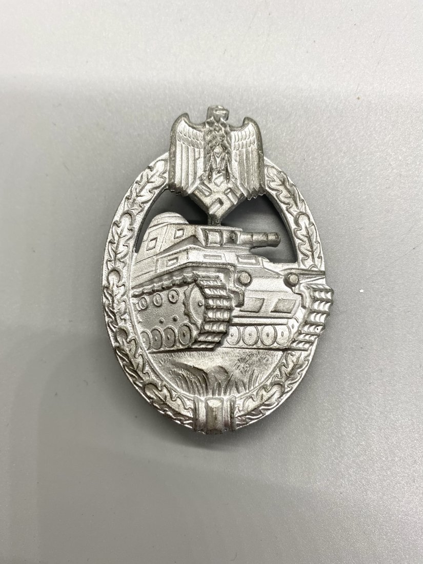 GERMAN PANZERKAMPF ABZEICHEN BADGE WWII: (German: Panzerkampfabzeichen) This was a World War II German military decoration awarded to troops in armored divisions. It was instituted on December 20, 1939.No markings on the back.