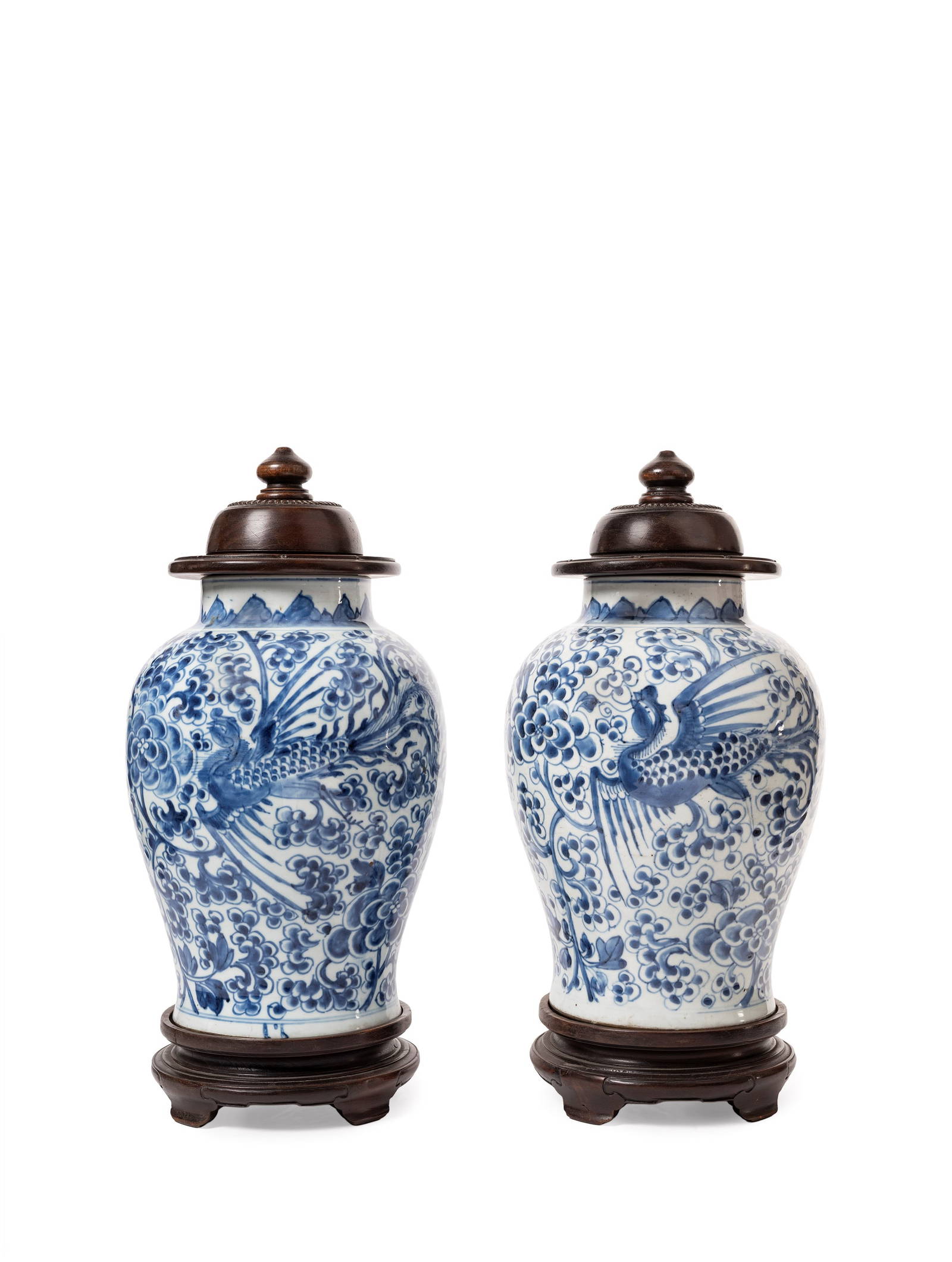 A PAIR OF BLUE AND WHITE PORCELAIN VASES, China, Qing dynasty, Kangxi period (1661-1722)