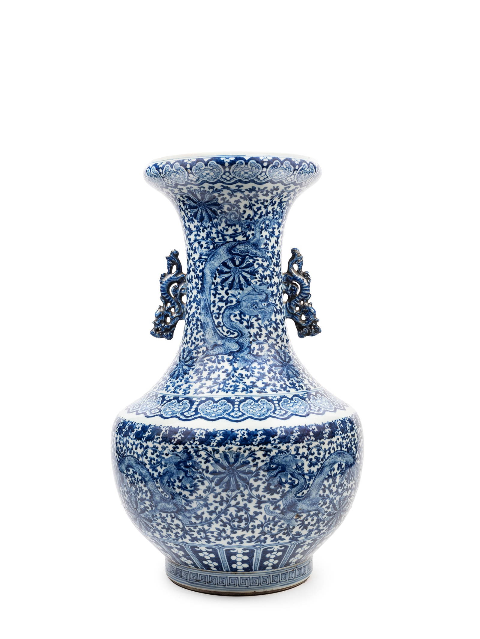 A LARGE BLUE AND WHITE BALUSTER-SHAPED PORCELAIN VASE, China, Qing dynasty, 19th century