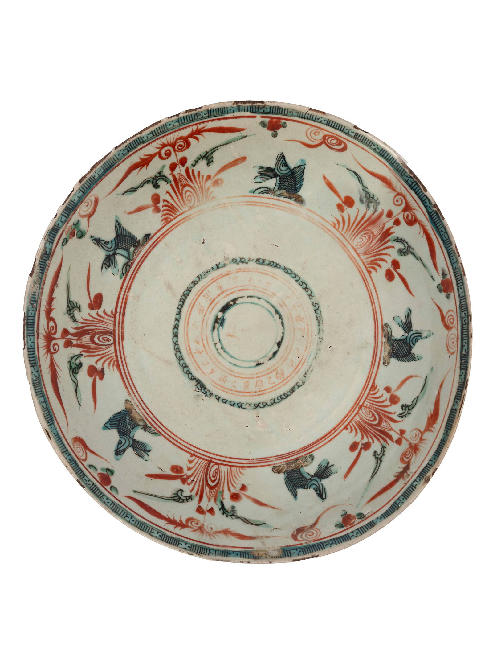 A SWATOW POLYCHROME PORCELAIN CHARGER, China, Ming dynasty, 17 century