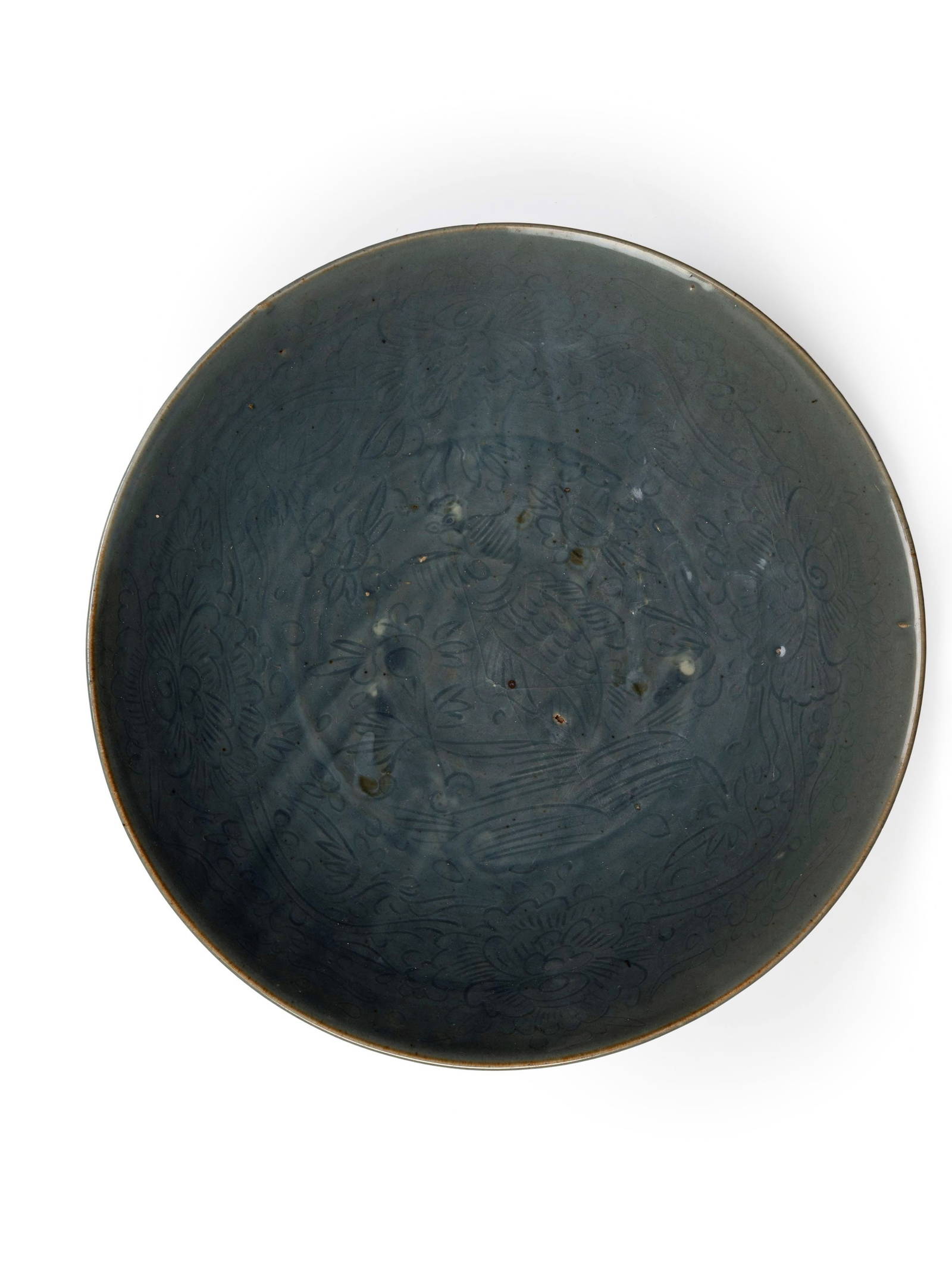 A LARGE INCISED BLUE-GLAZED SWATOW DISH, China, Ming dynasty, 16th century