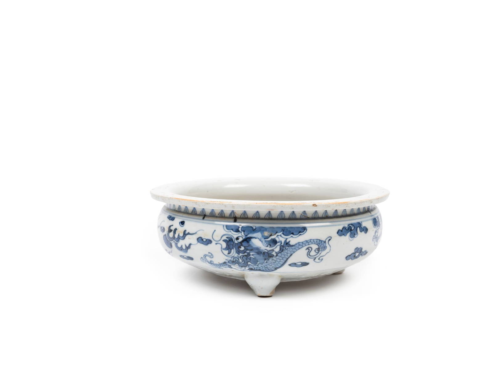 A BLUE AND WHITE PORCELAIN TRIPOD CENSER, China, Qing dynasty, 19th century