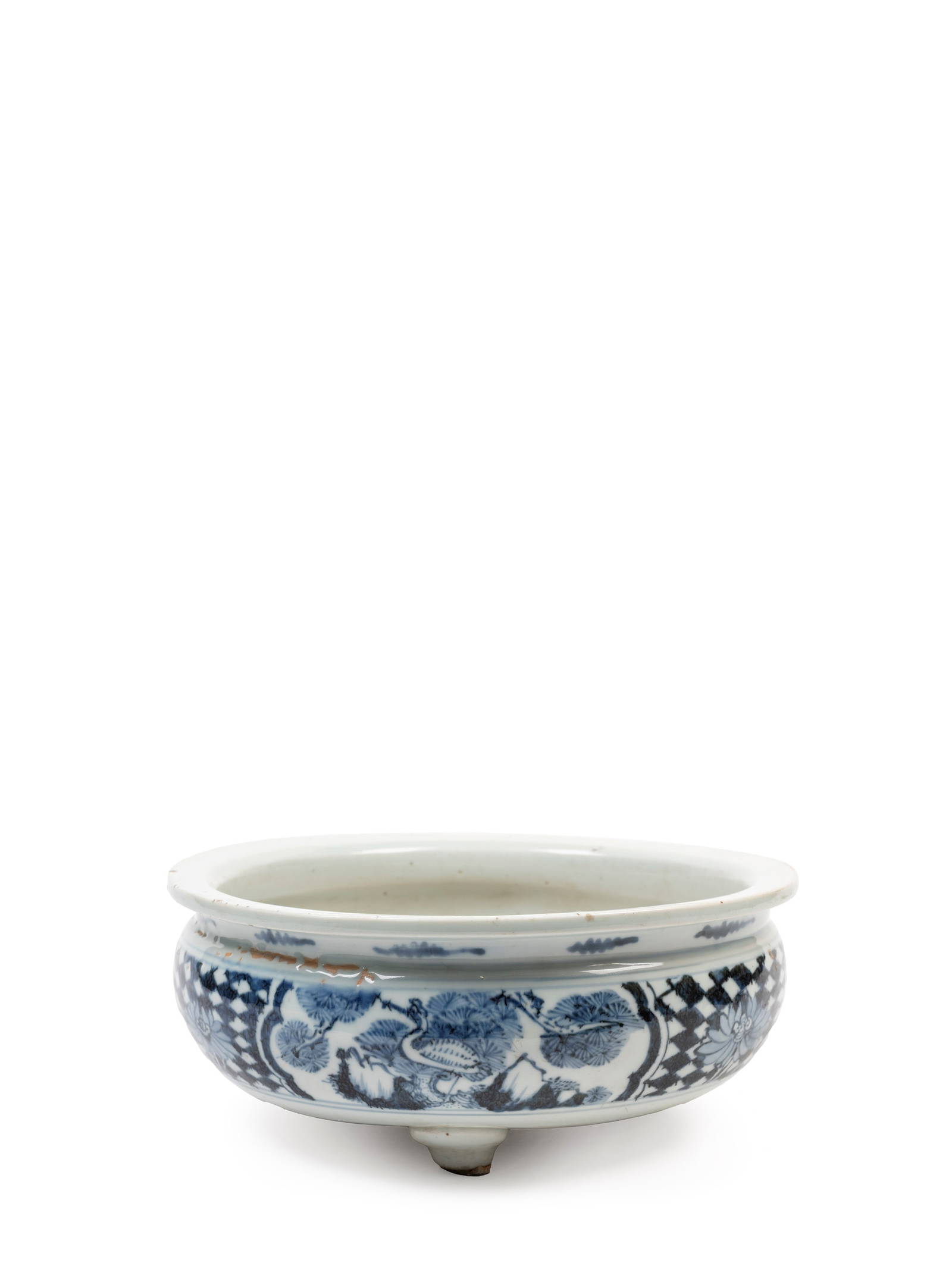 A BLUE AND WHITE PORCELAIN TRIPOD CENSER, China, 17th century