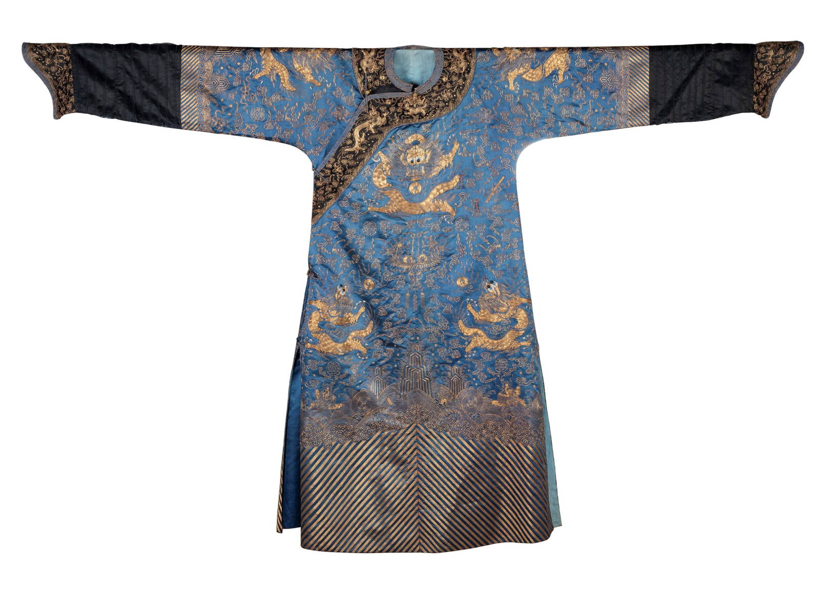 AN EMBROIDERED SILK ROBE, China, Qing dynasty, 19th century