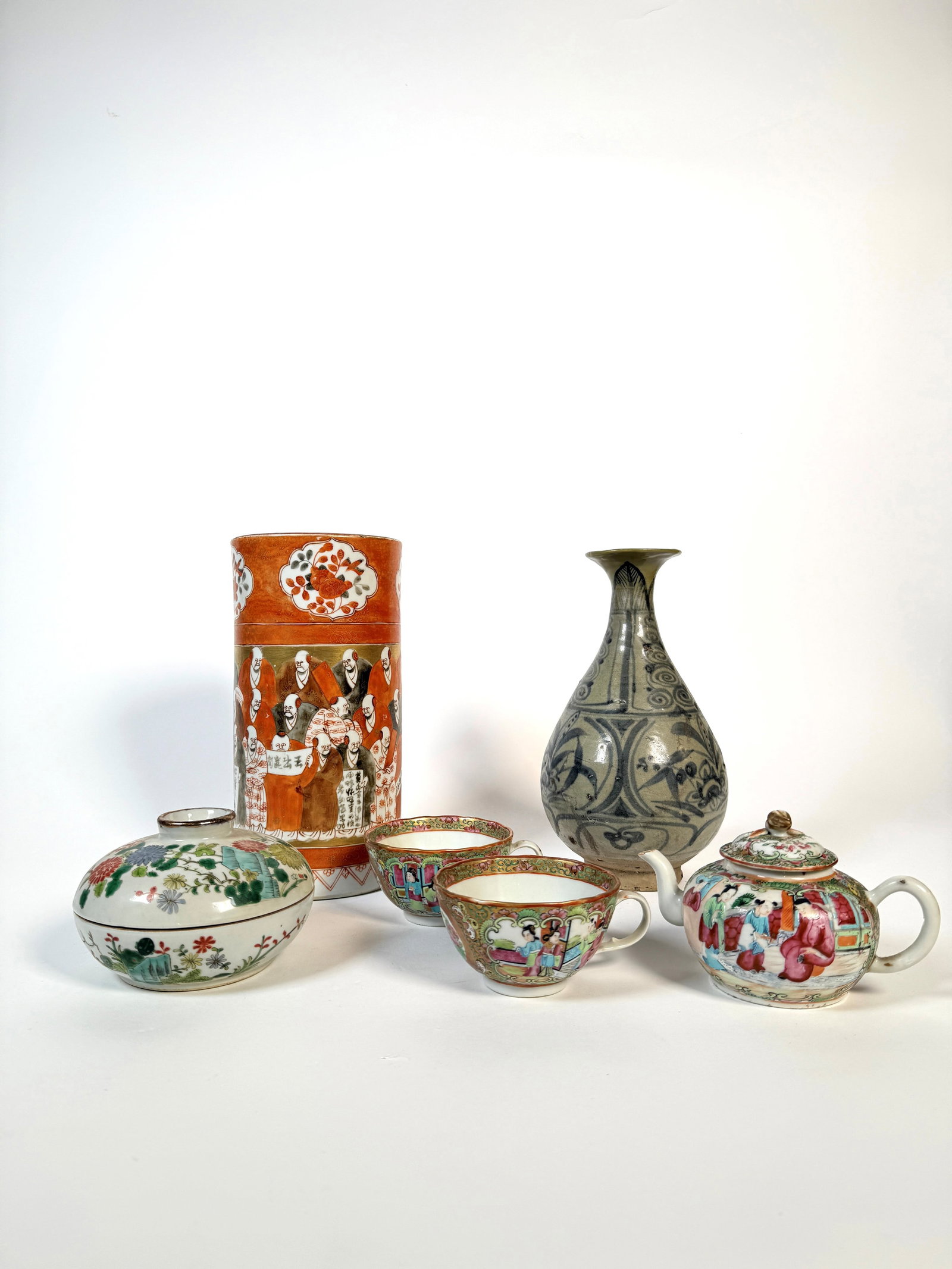 LOT OF SIX PORCELAIN OBJECTS, 19th / 20th century (1 of 1)