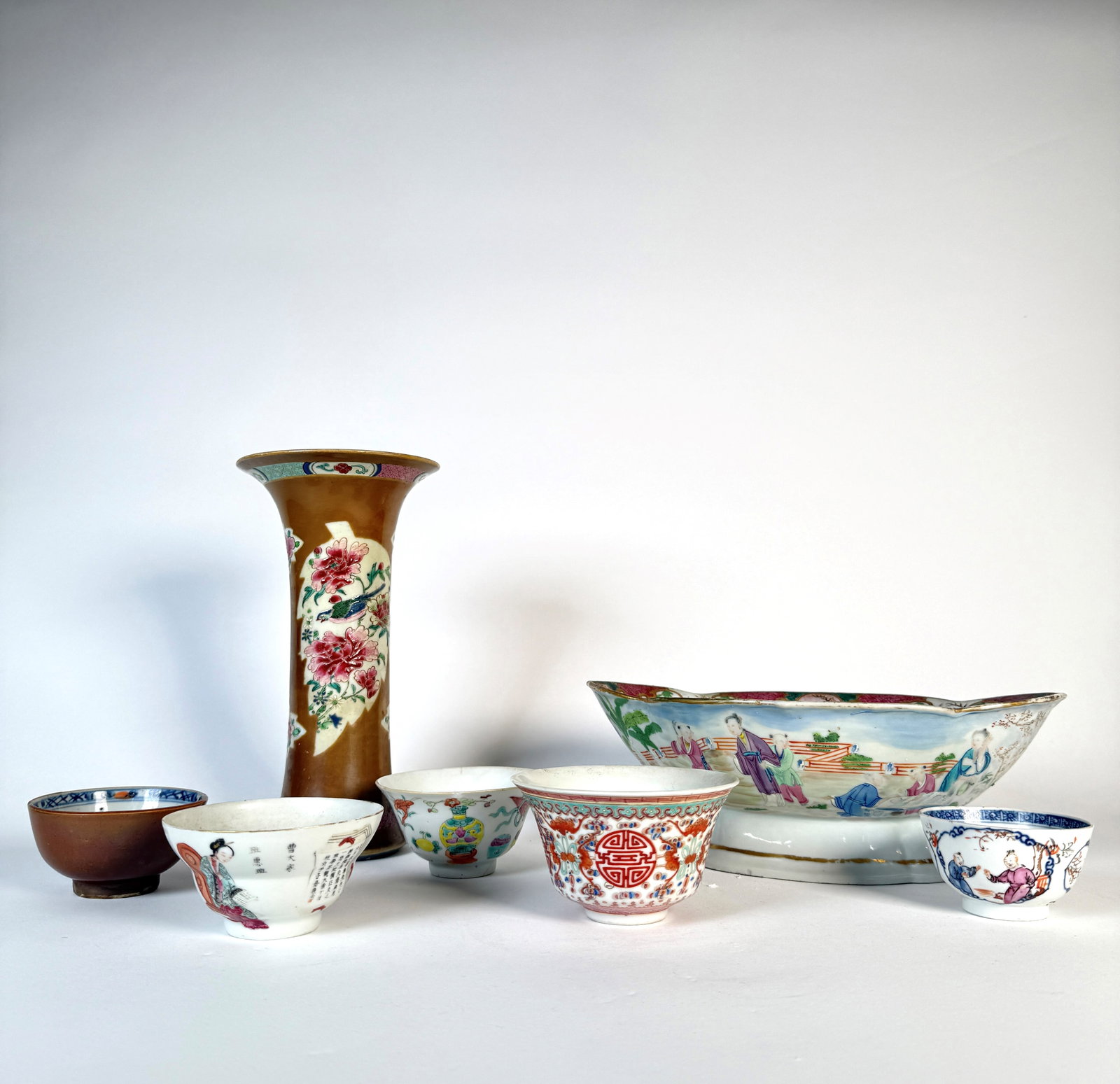 SEVEN PORCELAIN OBJECTS, China, Qing dynasty, 18th/19th century (1 of 1)