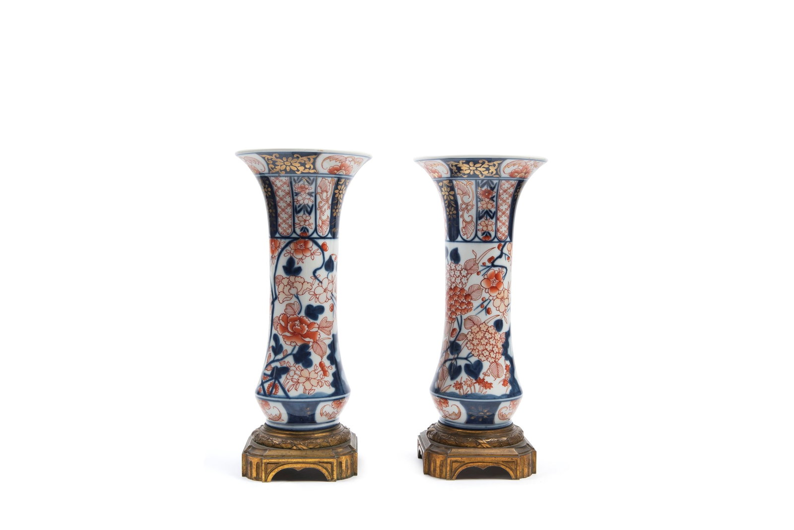 PAIR OF ORMOLU MOUNTED IMARI PORCELAIN VASES , Japan, Meiji Period (1868-1912): h cm 39 x cm l 17
