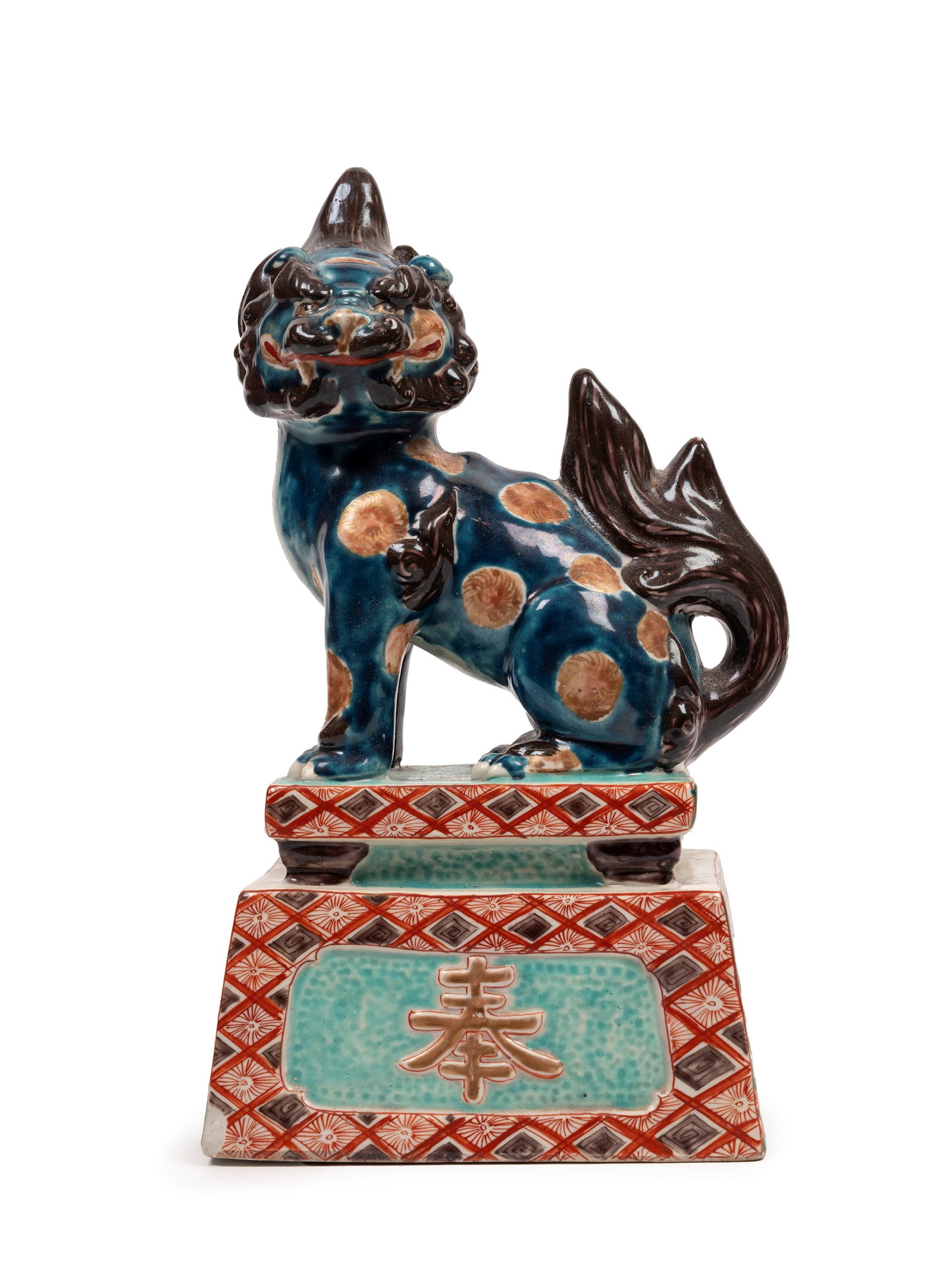 FO DOG IN POLYCHROME PORCELAIN, Japan, Meiji period (1868-1912): h cm 26,5