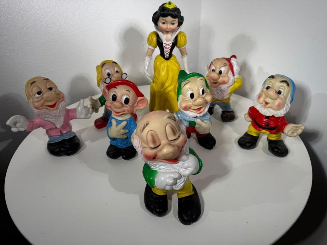60S-ERA TOY PUPPET FIGURES: SNOW WHITE AND THE SEVEN DWARFS., (1 of 1)
