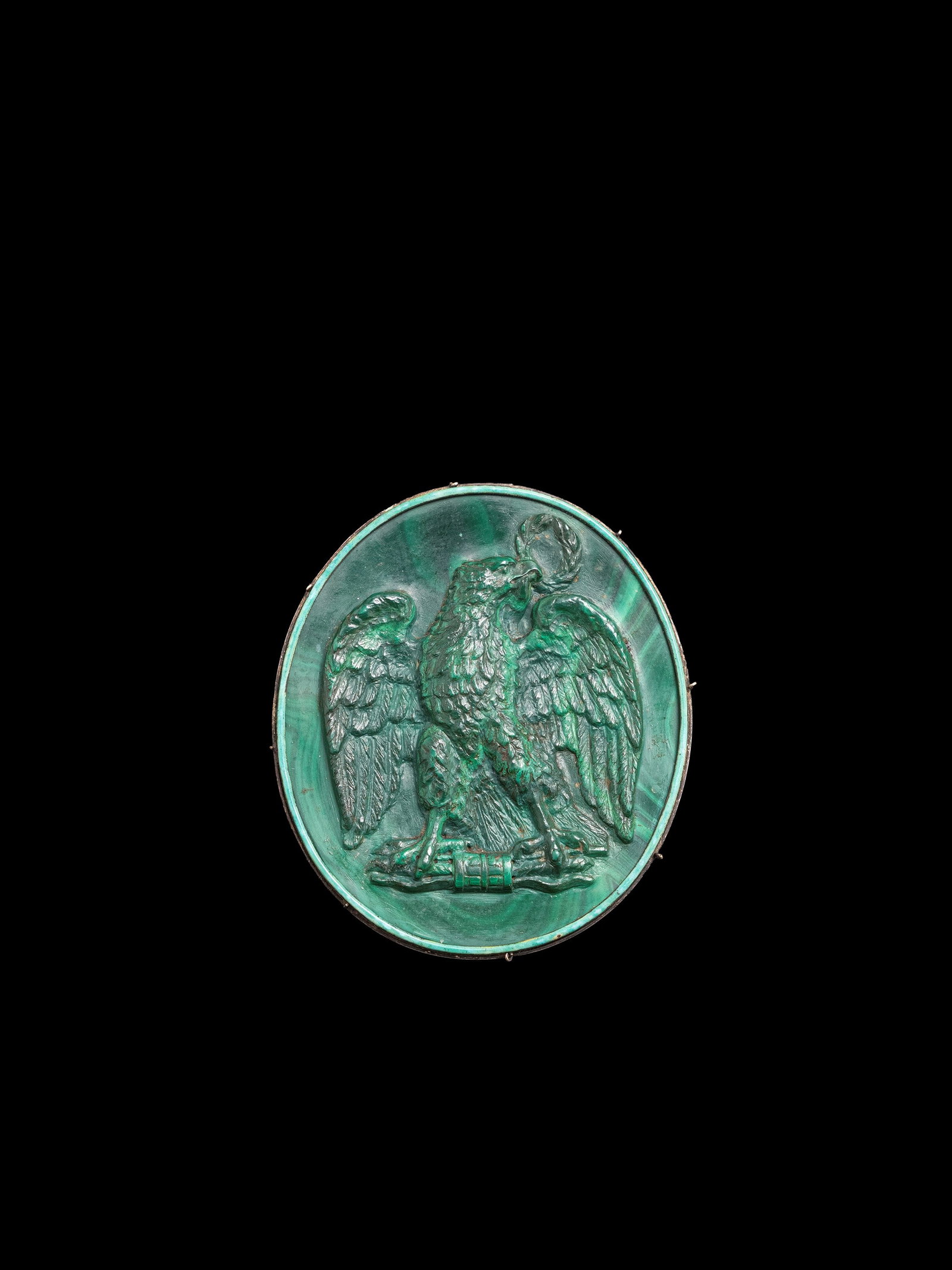 A LARGE CAMEO IN SILVER AND MALACHITE, France, 19th century: h cm 5,7 x l cm 5.Depicting an eagle with a laurel wreath.