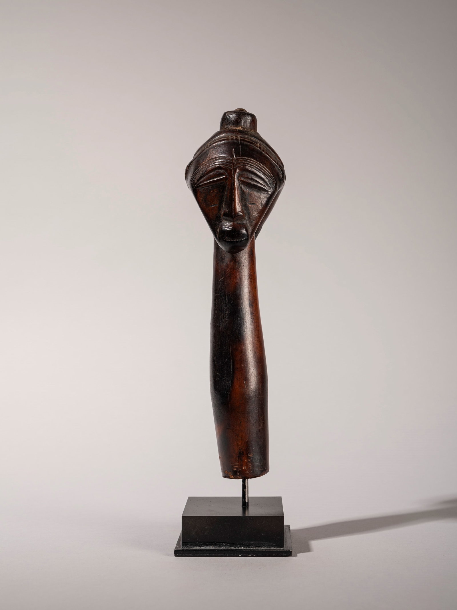 CEREMONIAL MOSQUITO-SWATTER HANDLE, Bacicacingo, Democratic Republic of the Congo: h cm 24 Wood.