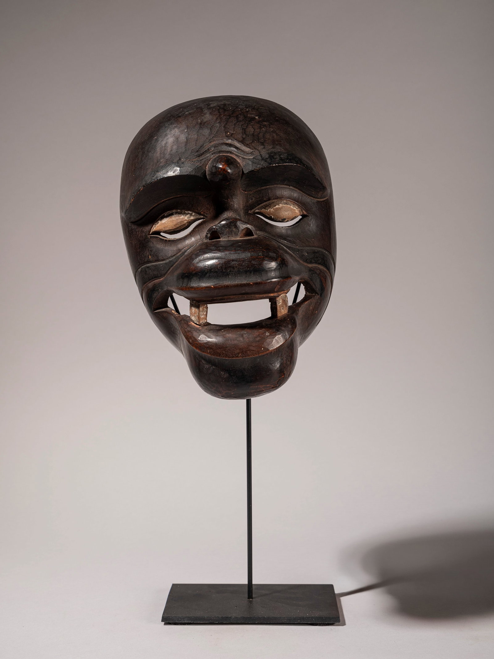 HEAVY WOODEN MASK DEPICTING HANUMAN, Bali, mid-20th century: l cm 16 x h cm 21 Bali, mid-20th century