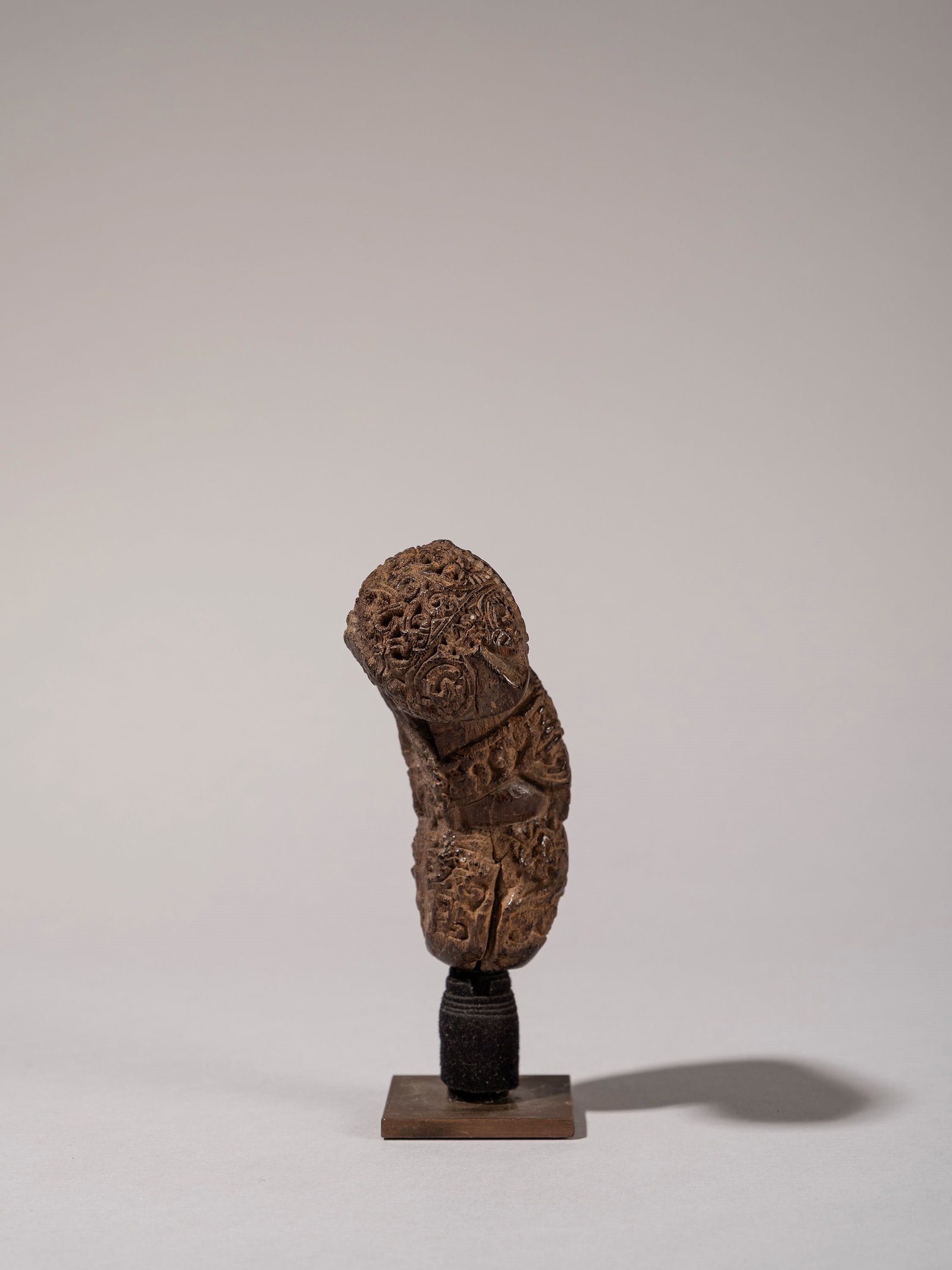 KERIS HANDLE, Palembang, Sumatra: h cm 9 A stylised depiction of Garuda.Provenance: Roberto Gamba’s collection, Milan.