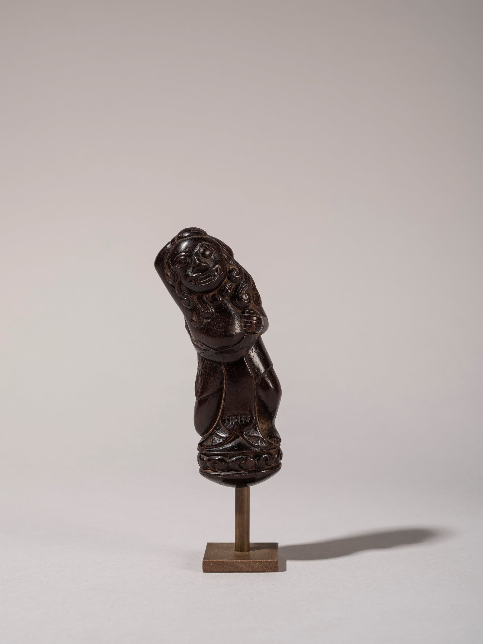 KERIS HANDLE, Bali, mid-20th century: h cm 10,5 Wood.Provenance: Roberto Gamba’s collection, Milan.