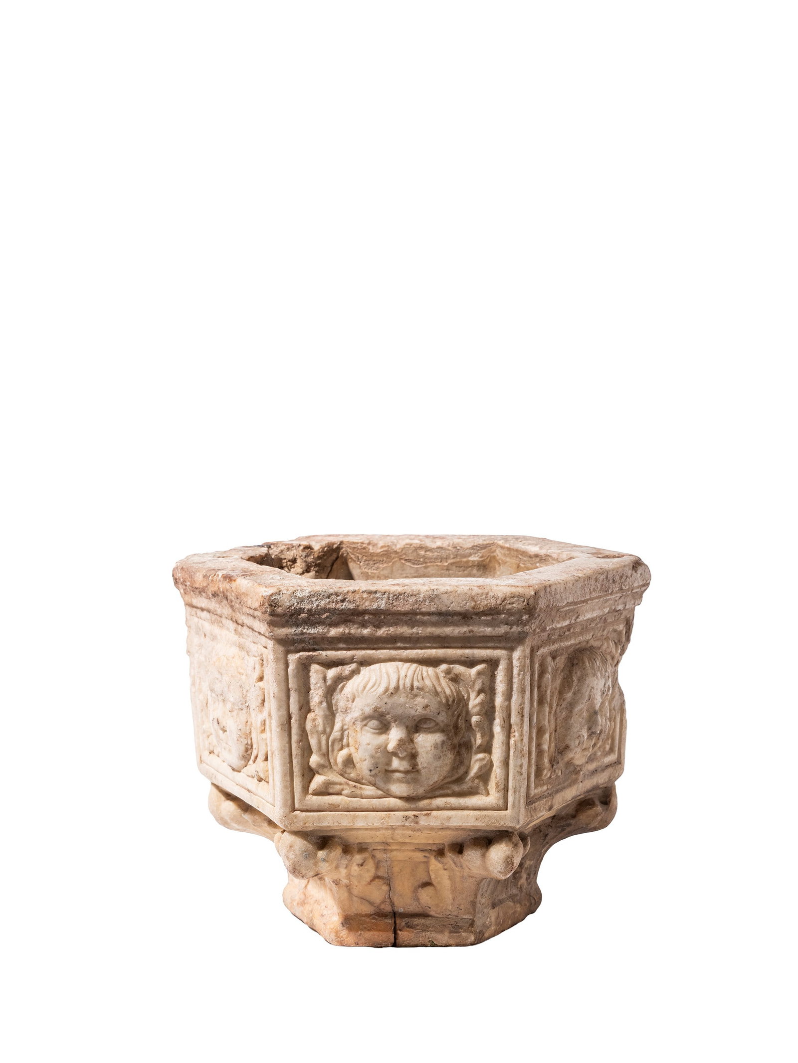 A MARBLE BAPTISMAL FONT, 17th / 18th century (1 of 5)
