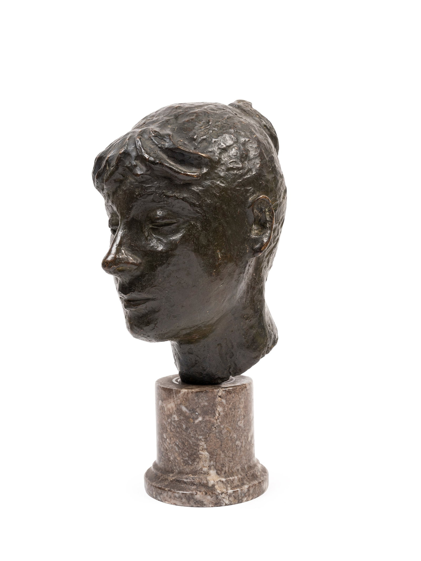 BRONZE SCULPTURE DEPICTING A WOMAN'S HEAD, 19th century: h tot. cm 37 On a marble base. Bears the inscription Degas on the back.