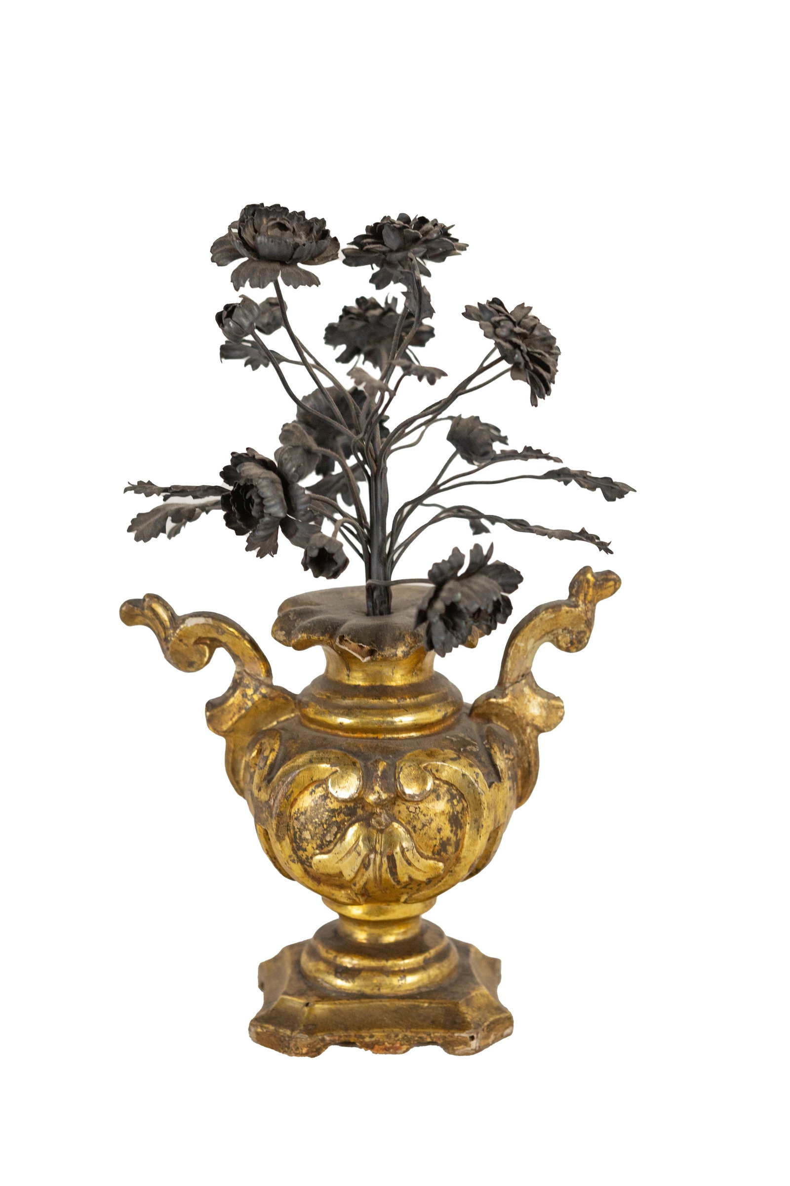 °A SMALL CARVED AND GILDED WOOD VASE WITH SILVER FLOWERS, 19th century: h cm 24 x l cm 14 19th century