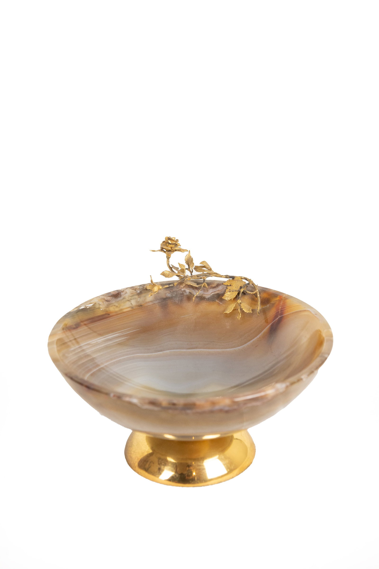°BANDED AGATE AND GILT SILVER CUP, 19th century: h cm 10 x d cm 16 Gilt silver decoration on the rim depicting flowers. 800 standard mark.