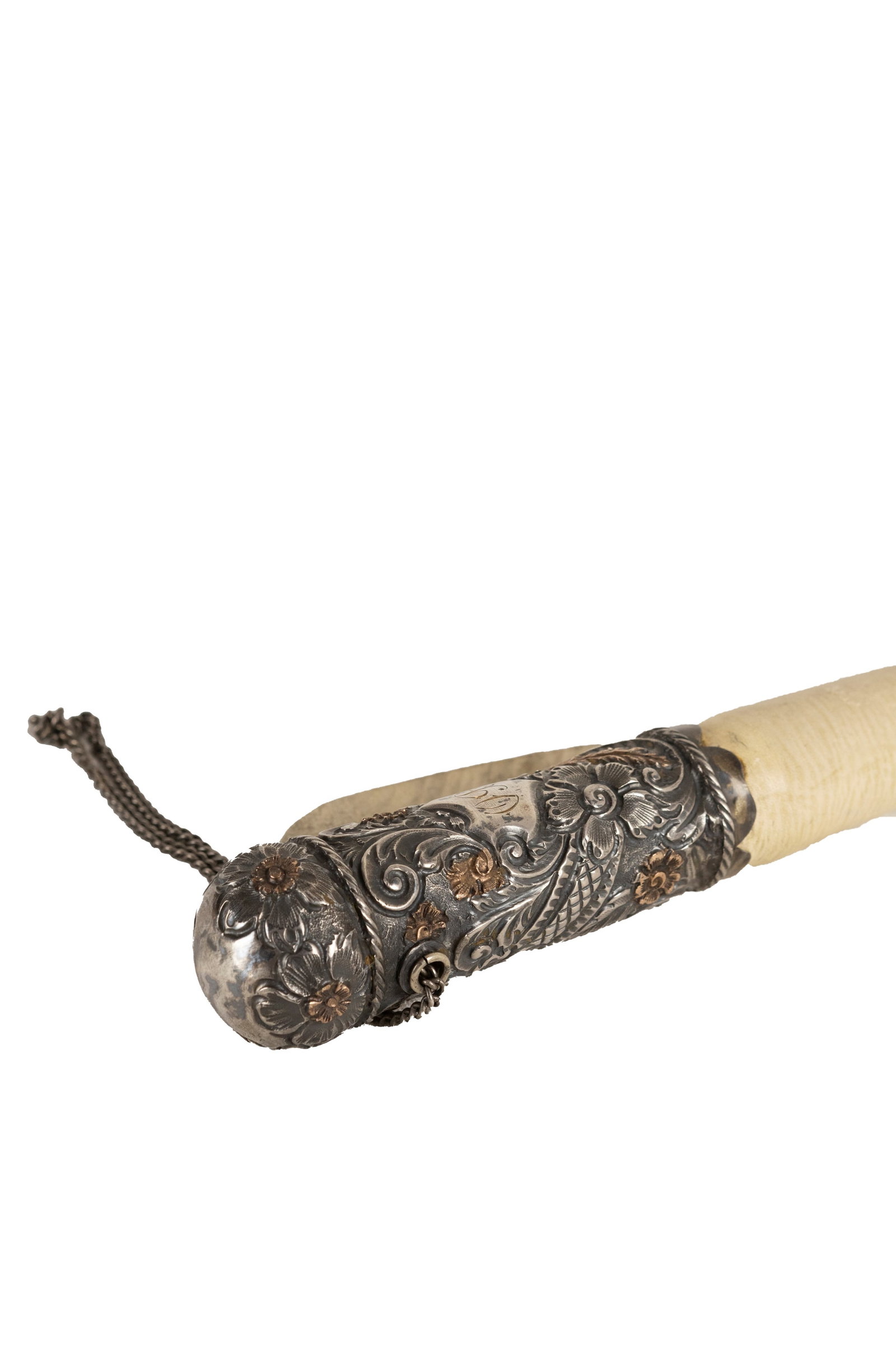 °A LEATHER WHIP WITH SILVER HANDLE AND GOLD LEAF DECORATIONS, 19th century (1 of 2)