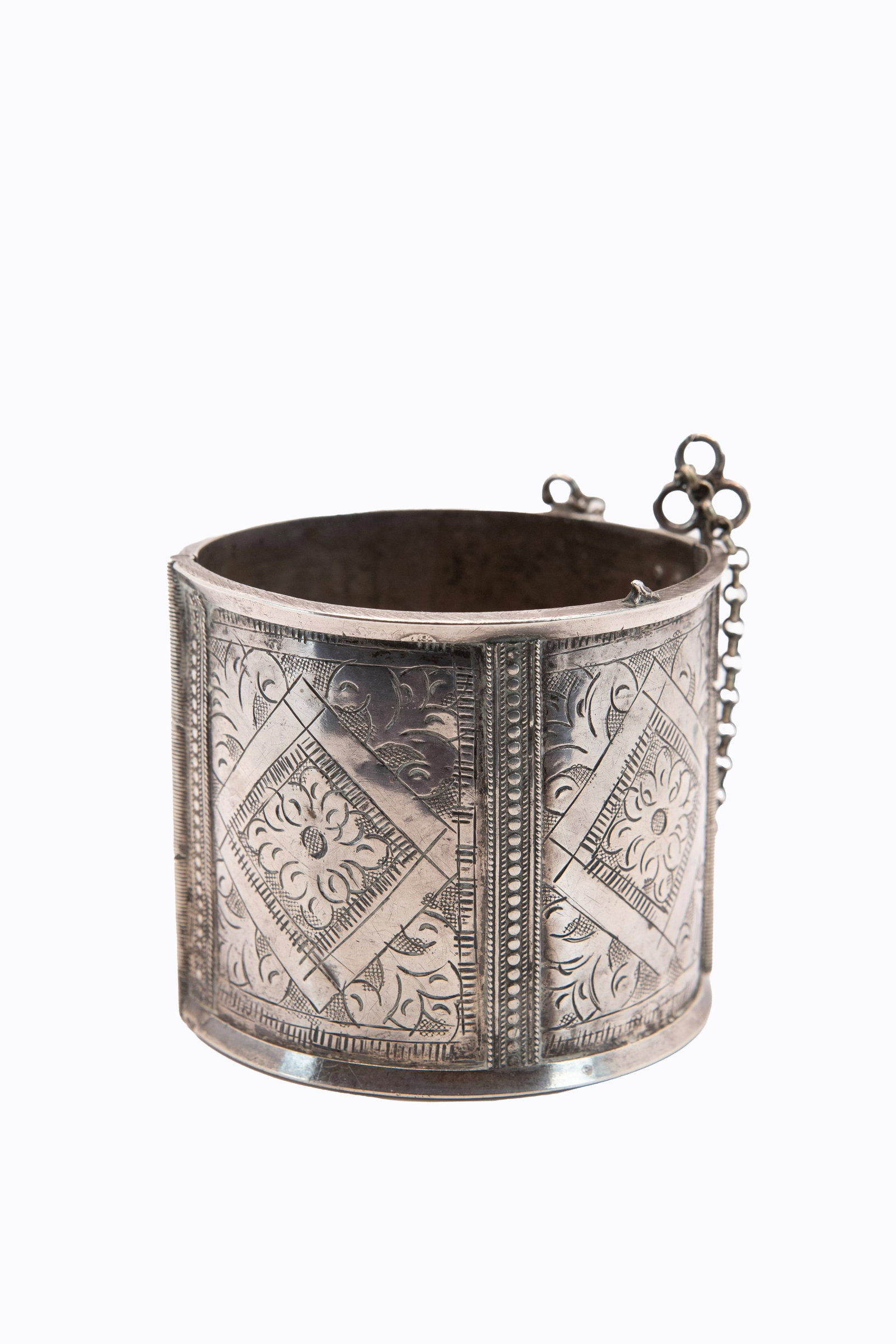 SILVER BRACELET, Late 19th century – early 20th century.: h cm 7 x d cm 8 Weight 130 g.
