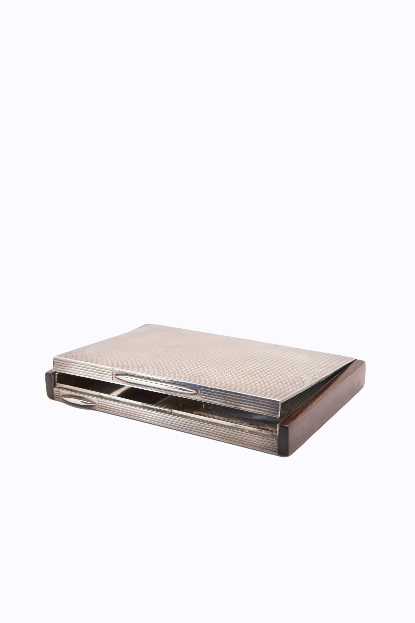 °A SILVER CIGARETTE CASE, 20th century: h cm 8 x l cm 9 925 hallmark. Net weight: 200 g