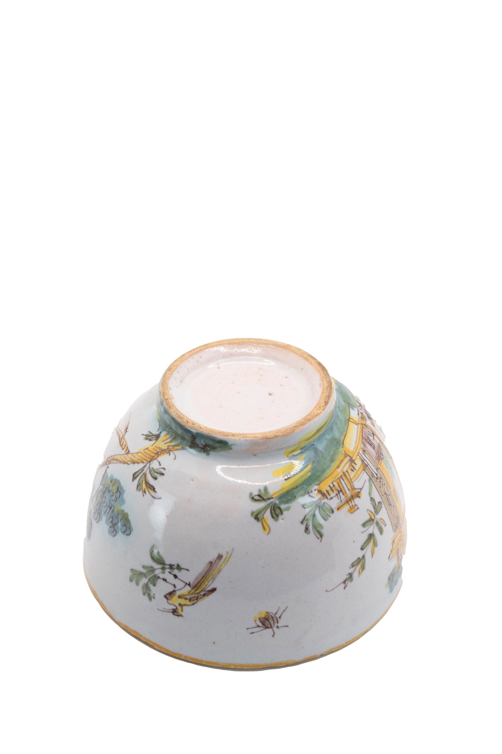 °A LIDDED CUP WITH SAUCER IN POLYCHROME MAIOLICA, FERNIANI WORKSHOP, Faenza, late 18th century: h cm 11 x d cm 16 Faenza, late 18th century