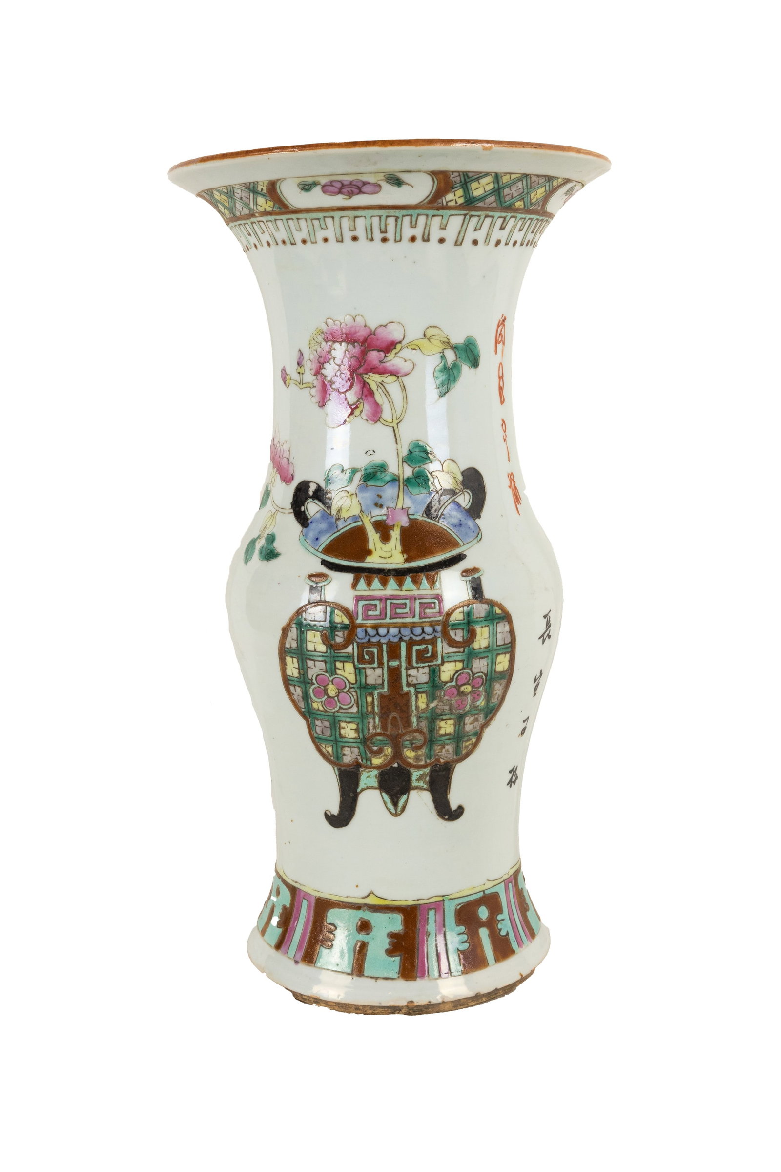 °A POLYCHROME PORCELAIN VASE, China, early 20th century: h cm 36,5 x d cm 19 China, early 20th century