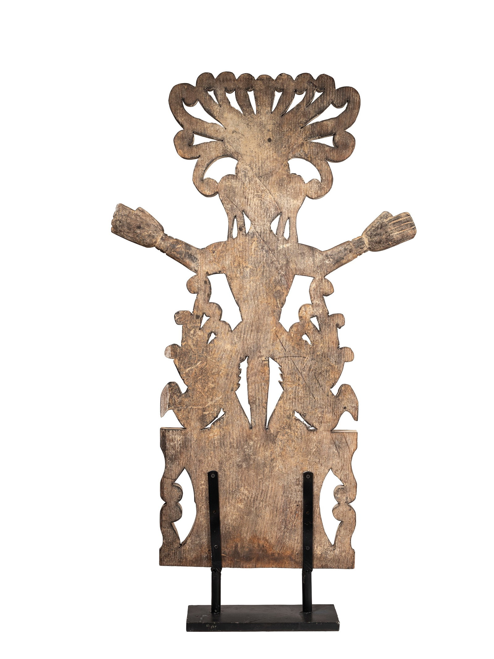 °A CARVED WOOD SCULPTURE DEPICTING A SHAMAN IN A PROTECTIVE POSE, Eastern Indonesia: h cm 98 Eastern Indonesia