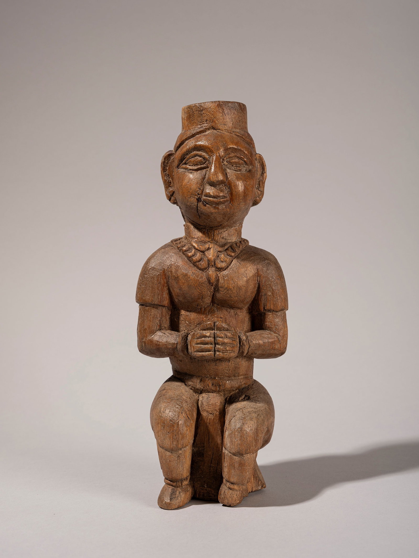 CARVED WOOD SCULPTURE, South India, 20th century.: h cm 27 Depicting a praying male figure.