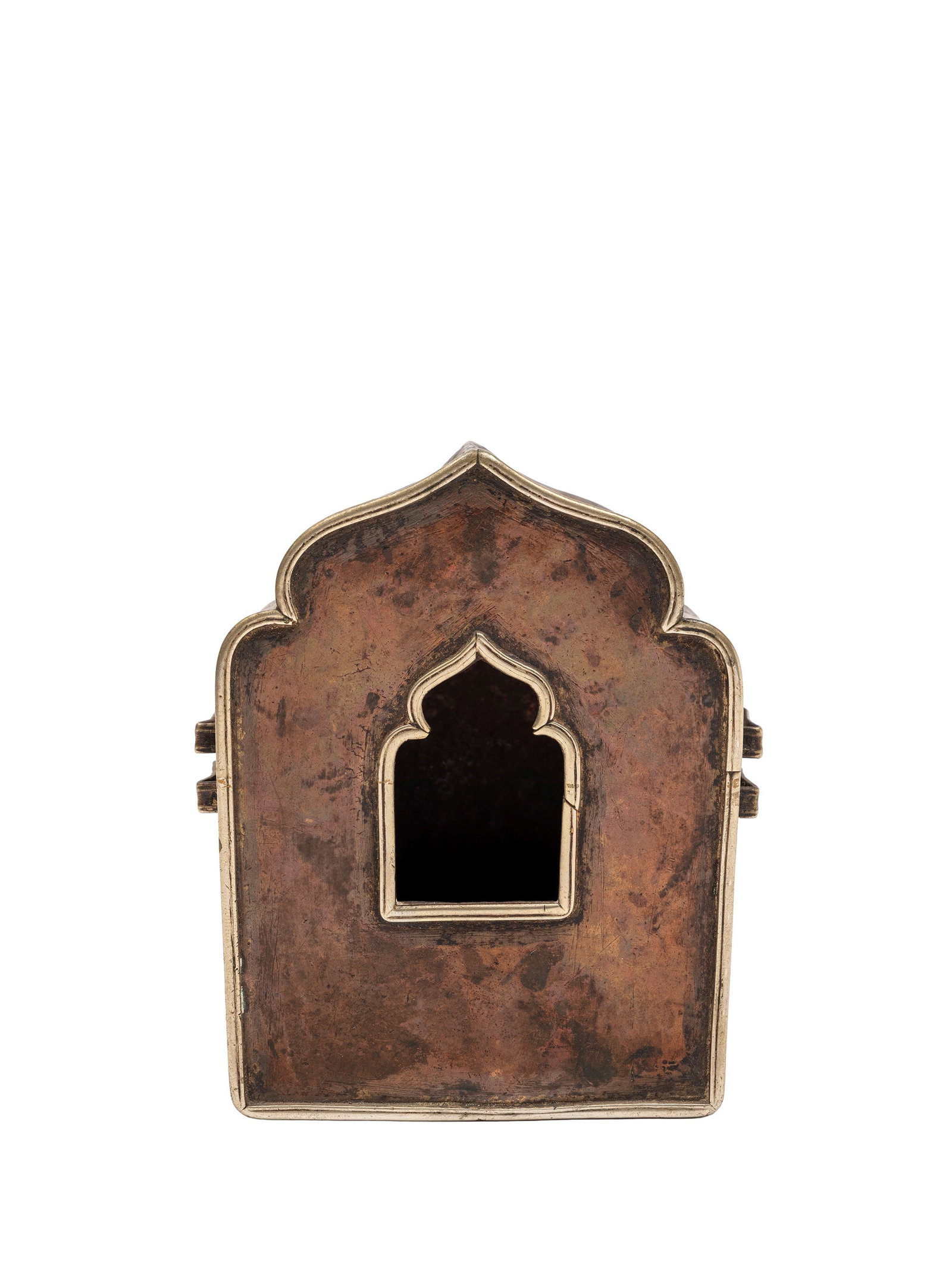 A GAU BOX, Tibet, 19th century: h cm 13 x l cm 10 x w cm 5,5 In copper and silver-plated metal.