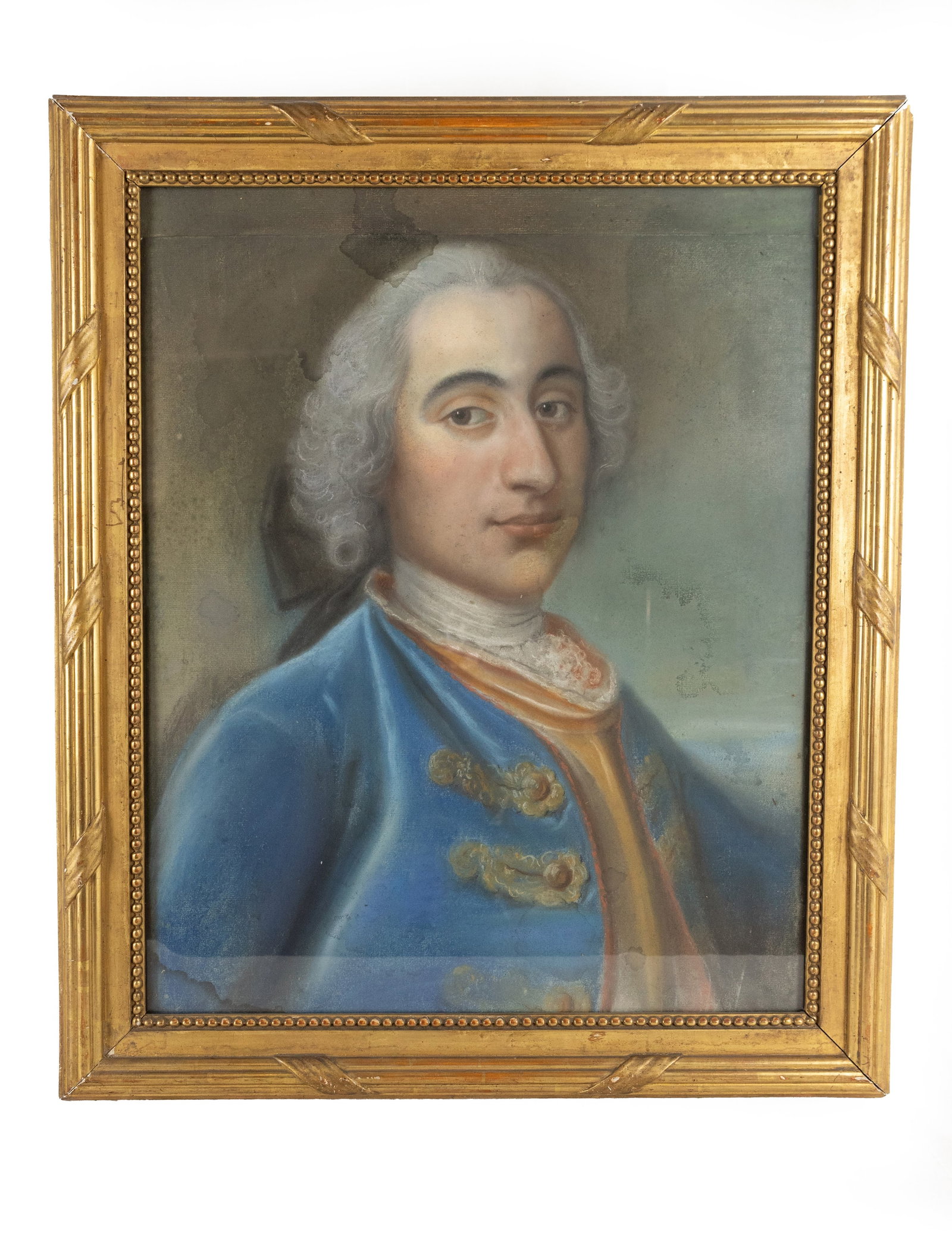 °PORTRAIT OF A NOBLEMAN, French school, 18th-century: Pastel on canvas. h 48.5 cm x w 39.5 cm; with frame h 54.5 cm x w 47.5 cm. h 48.5 cm x w 39.5 cm; with frame h 54.5 cm x w 47.5 cm.
