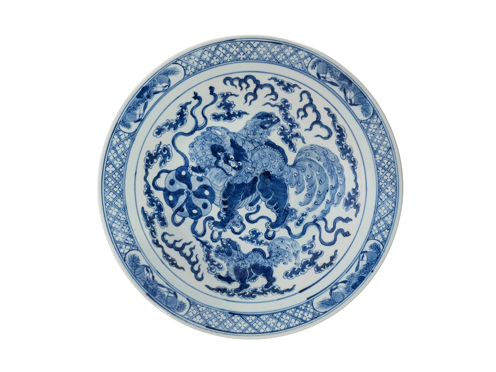 A LARGE BLUE AND WHITE PORCELAIN DISH, China, Qing dynasty, 19th century (1 of 2)