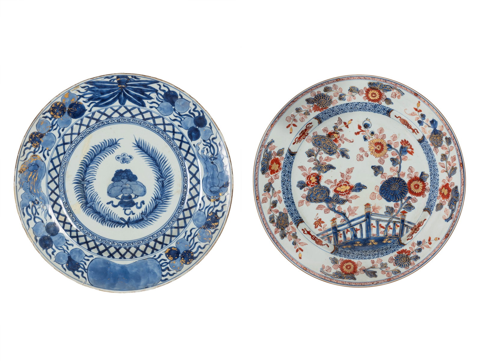 TWO LARGE PORCELAIN DISHES, China, Qing dynasty, Kangxi period (1661-1722): The larger d cm 40 One decorated in Imari style with floral motifs, the other in blue and white porcelain depicting fruit and foliate motifs; the reverse bears an underglaze blue artemisia leaf within