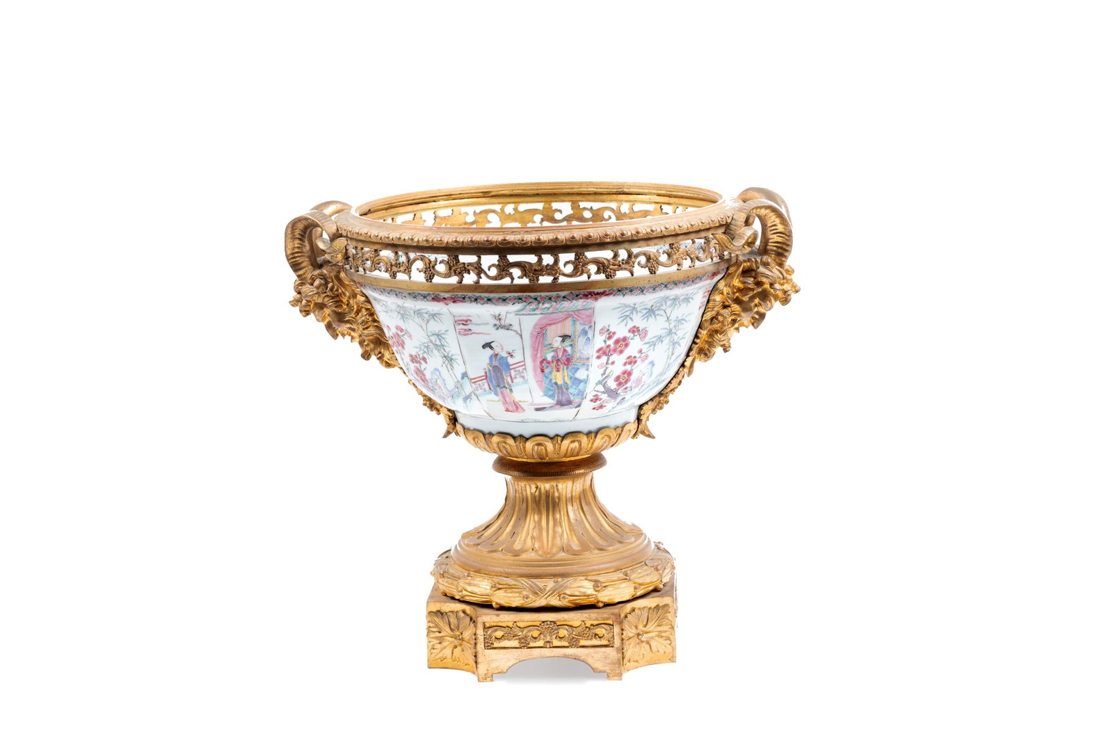 A ORMOLU-MOUNTED FAMILLE ROSE PORCELAIN BOWL, China, Qing dynasty, Yongzheng period (1723-1735): h cm 36,5 x d cm 42 (the bowl d cm 30) The bowl is finely painted on the exterior with large reserves depicting elegant ladies in a tree-lined courtyard, framed by rich floral motifs. The interior ech